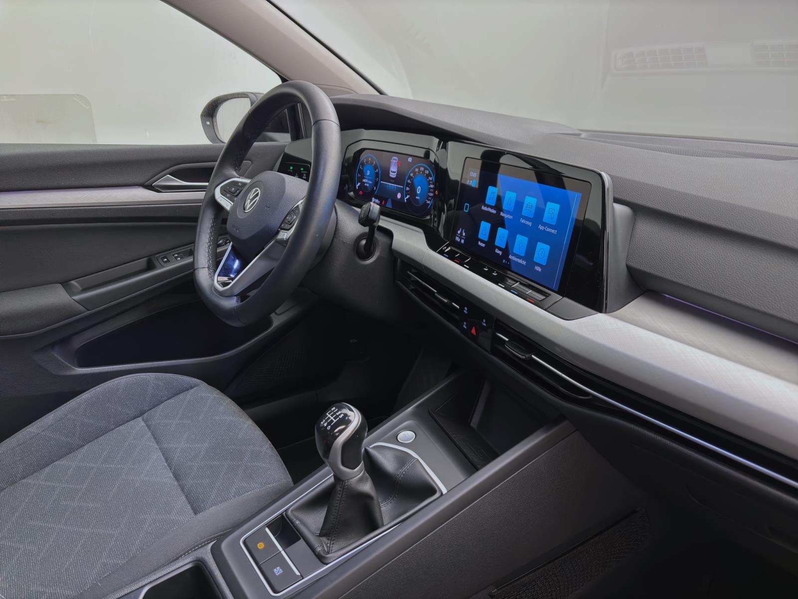 Volkswagen Golf 1.5 TSI LIFE ACC NAVI LED PARKASSIST