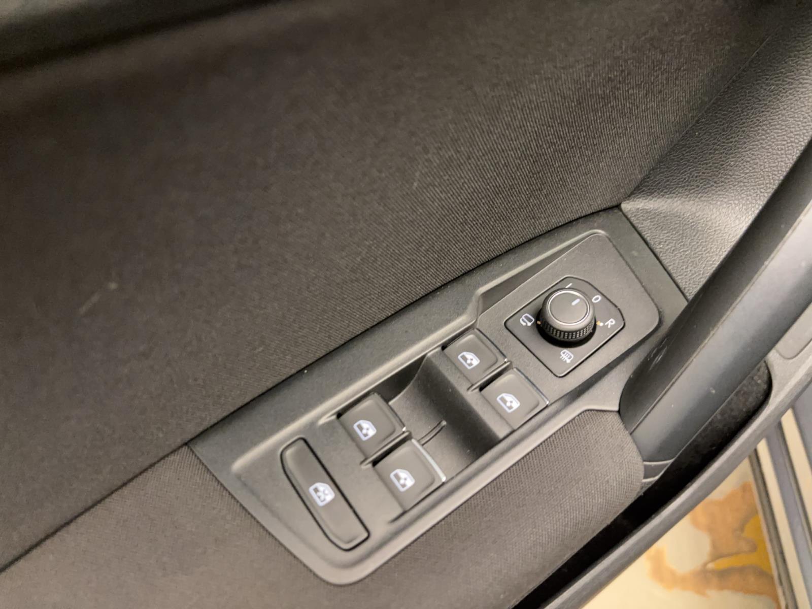Volkswagen Tiguan 2.0 TDI DSG United ACC PDC IQ.Light Navi Appconnect Sitzhzg