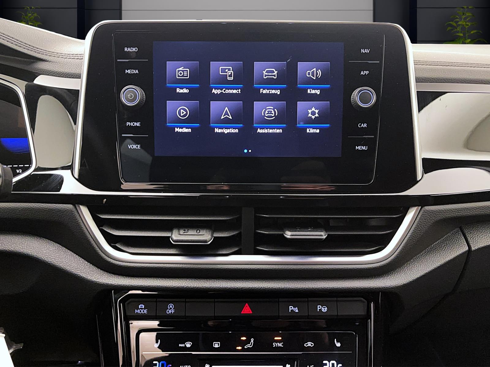 Volkswagen T-Roc 2.0 TDI DSG R-Line AHK ACC ParkAssist Kamera LED+ Navi