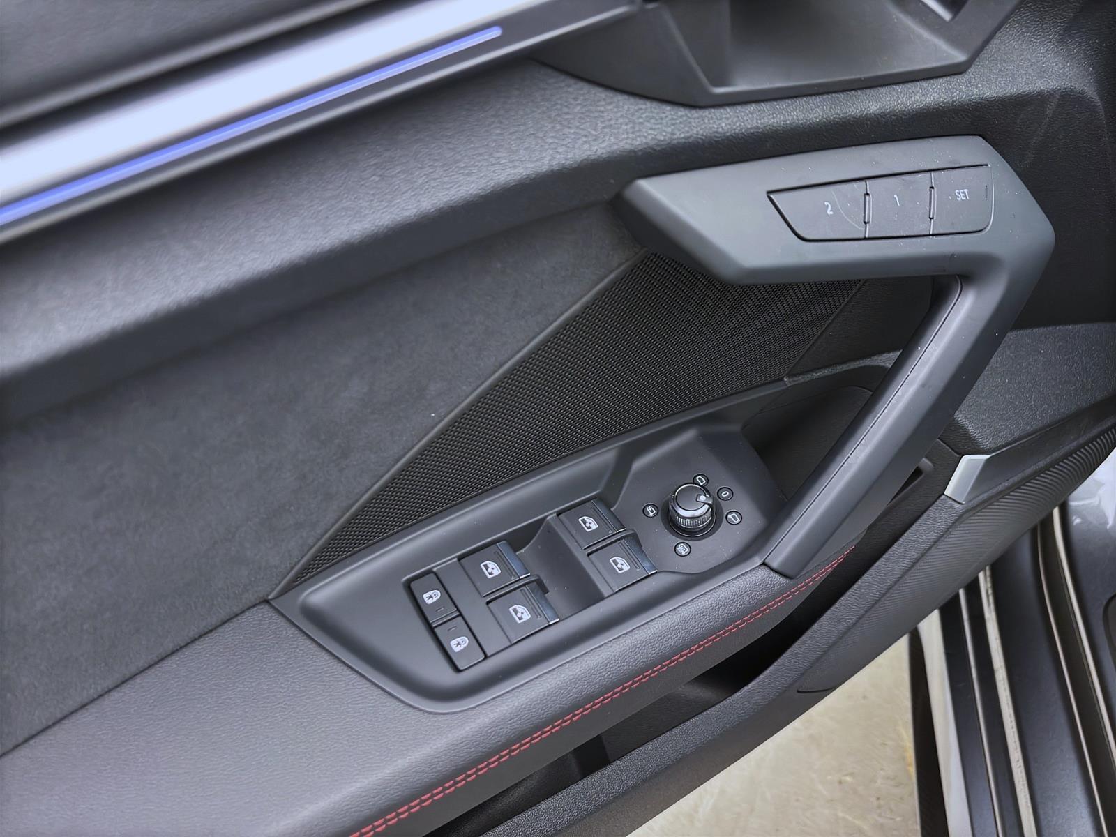 Audi RS3 Limousine PANO MATRIX NAVI ACC B&O HUD