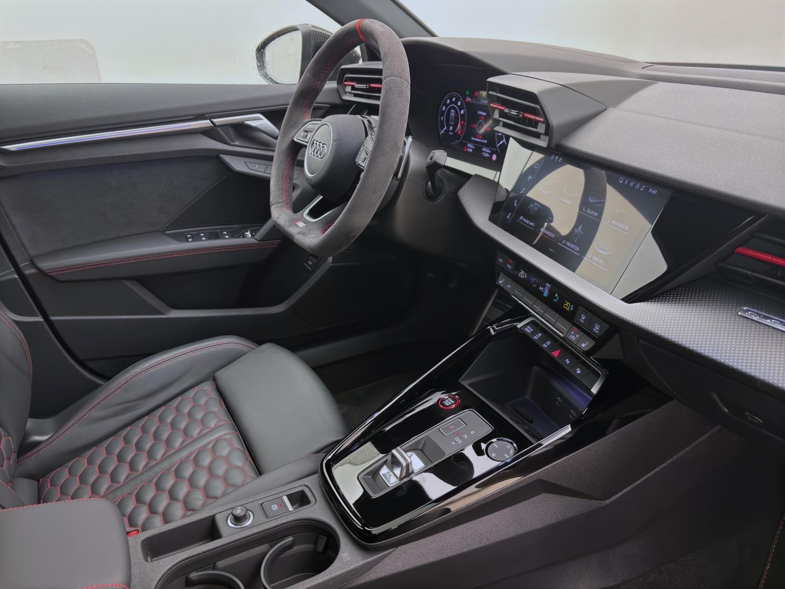 Audi RS3 Limousine PANO MATRIX NAVI ACC B&O HUD