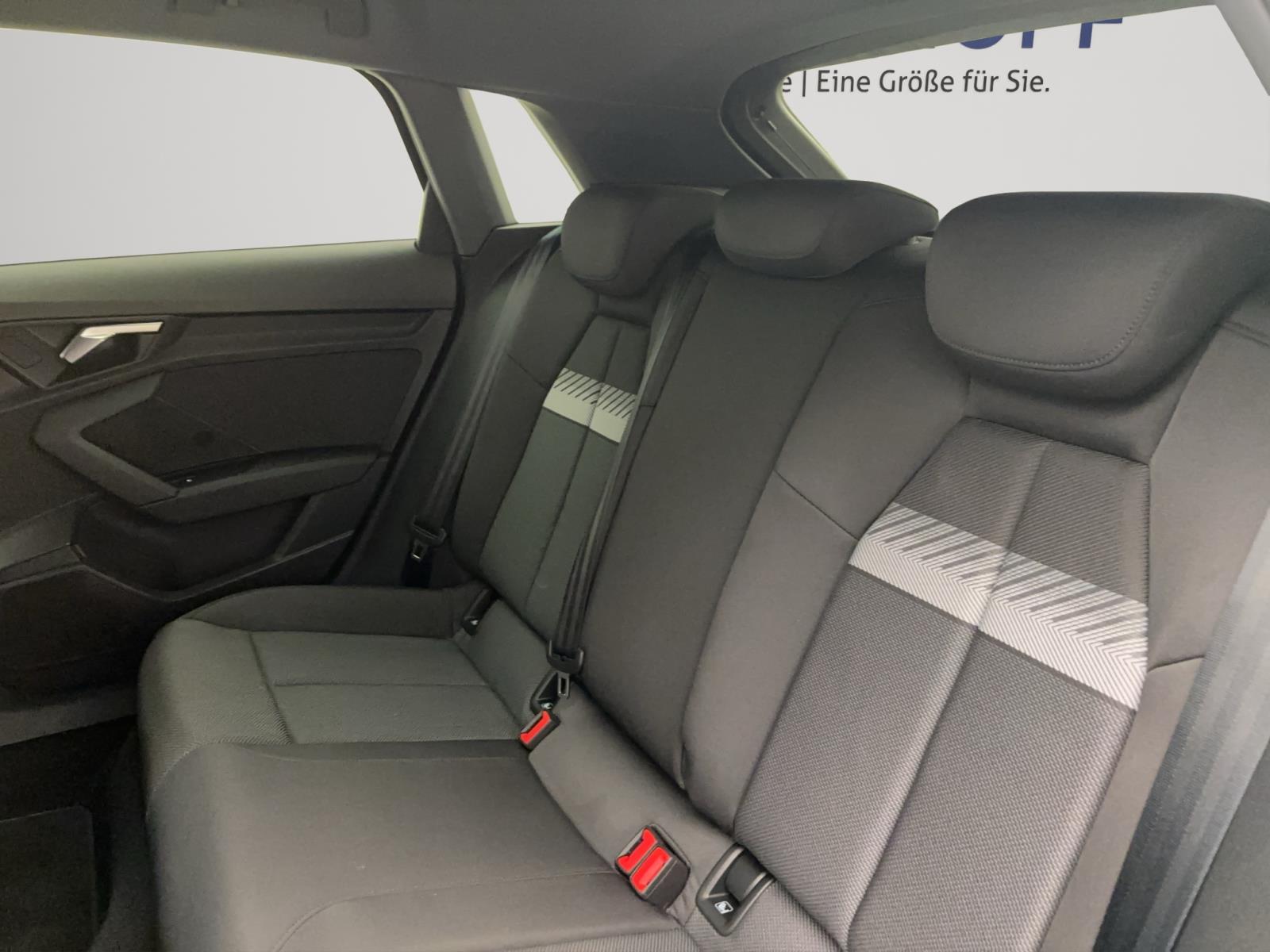 Audi A3 Sportback 30 TFSI ADVANCED PDC SITZHZG GRA LM17