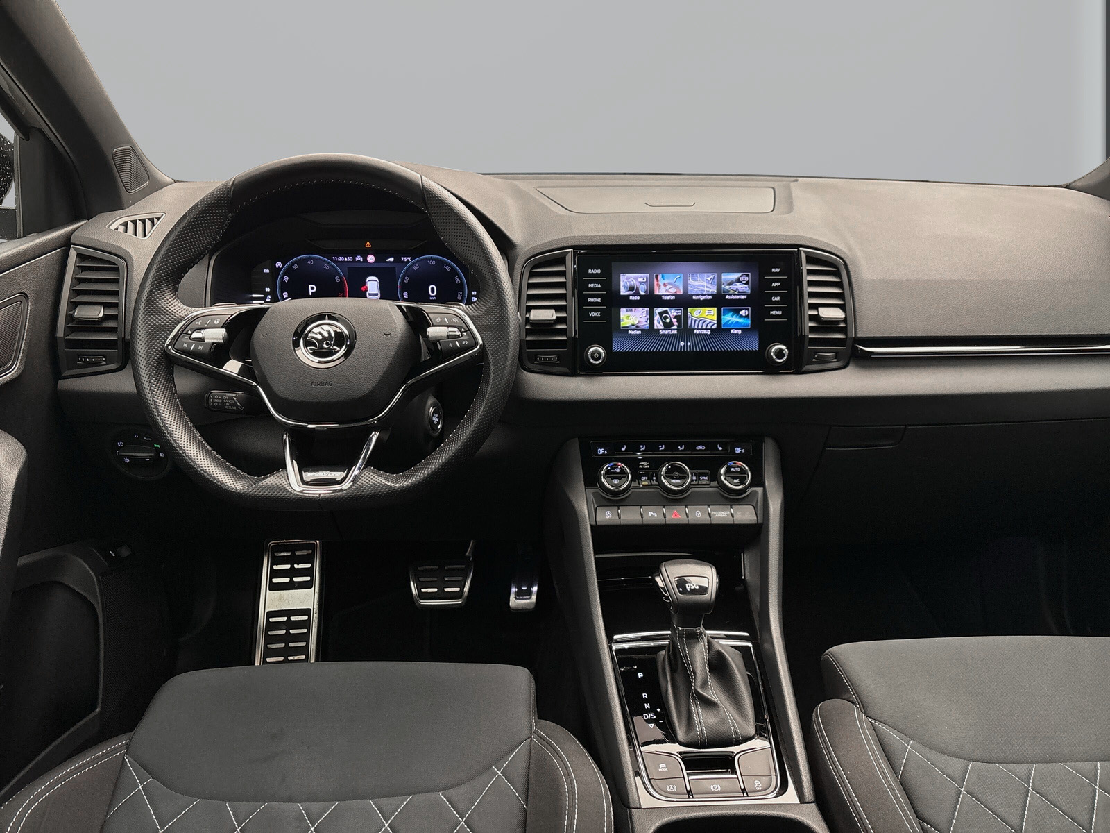 Skoda Karoq 1.5 TSI DSG Sportline Pano AHK DCC PDC Kamera LED SmartLink