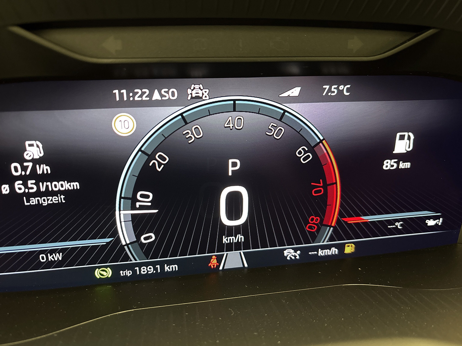 Skoda Karoq 1.5 TSI DSG Sportline Pano AHK DCC PDC Kamera LED SmartLink