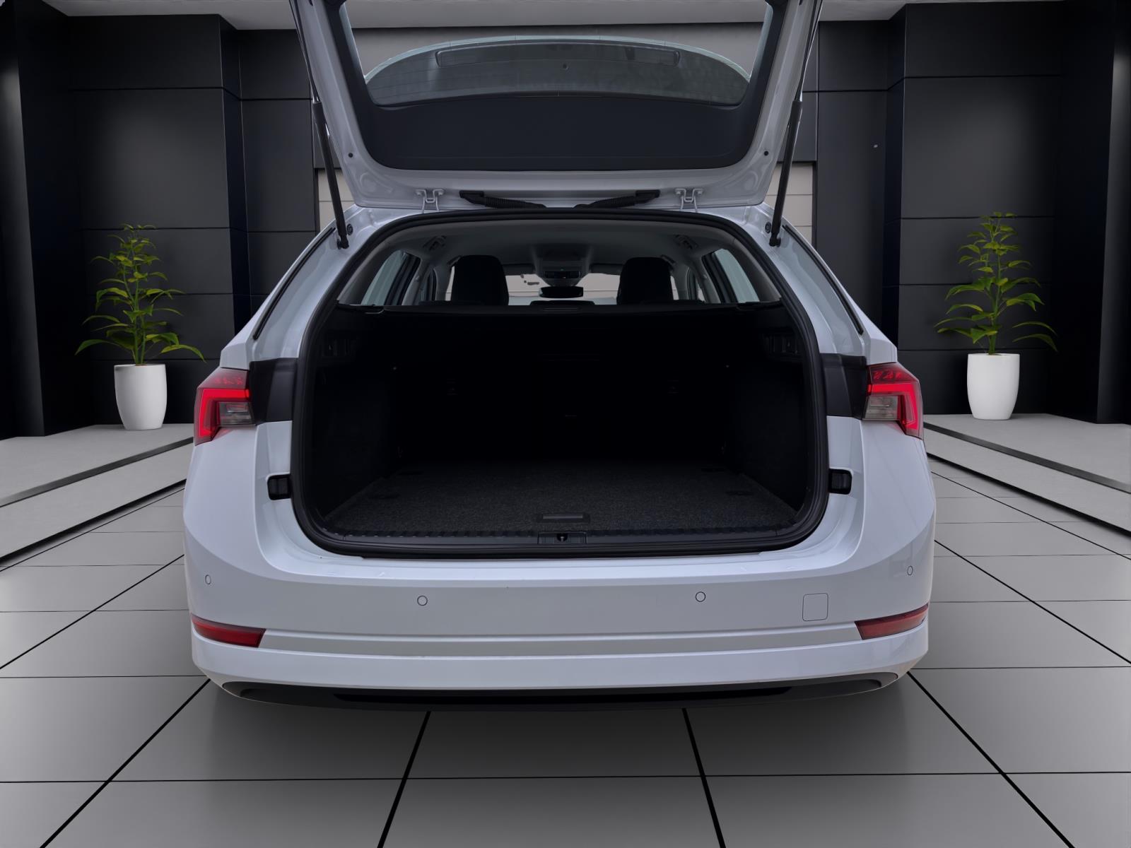 Skoda Octavia Combi 2.0 TDI DSG Style ACC PDC Kamera LED Navi SmartLink Kessy