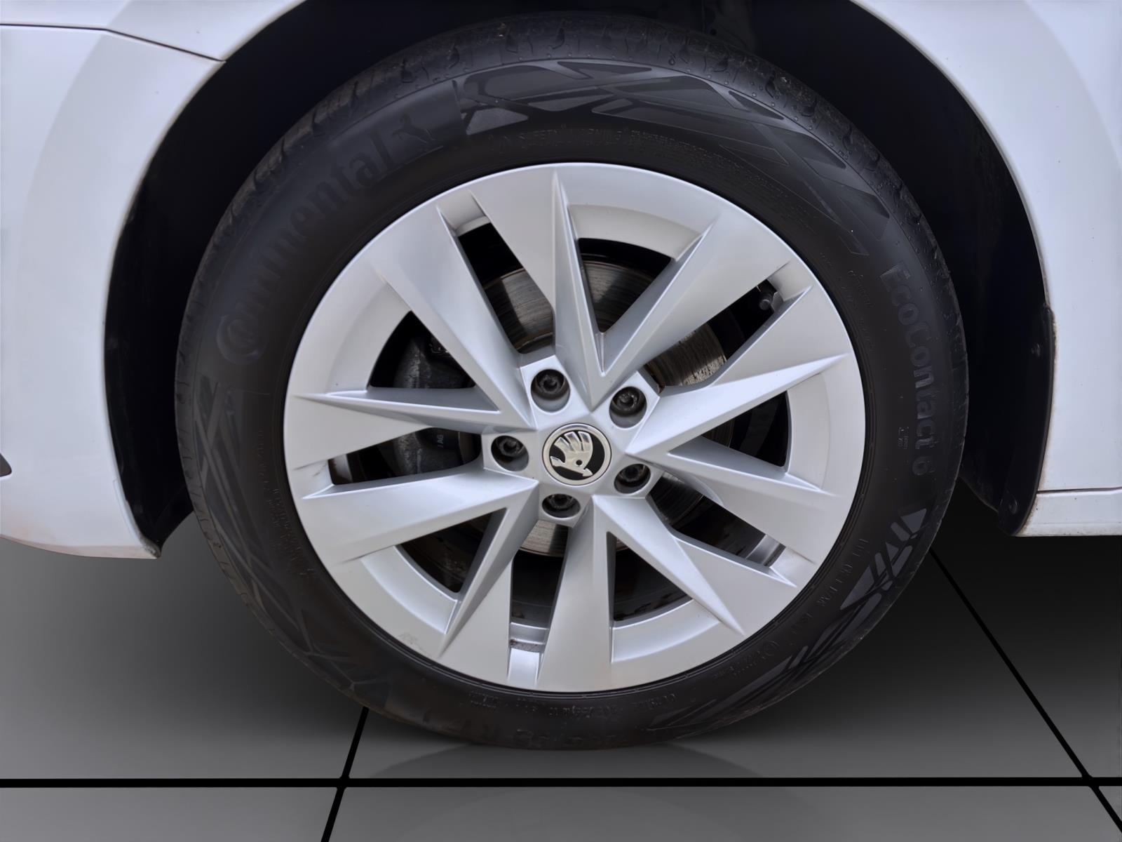 Skoda Octavia Combi 2.0 TDI DSG Style ACC PDC Kamera LED Navi SmartLink Kessy