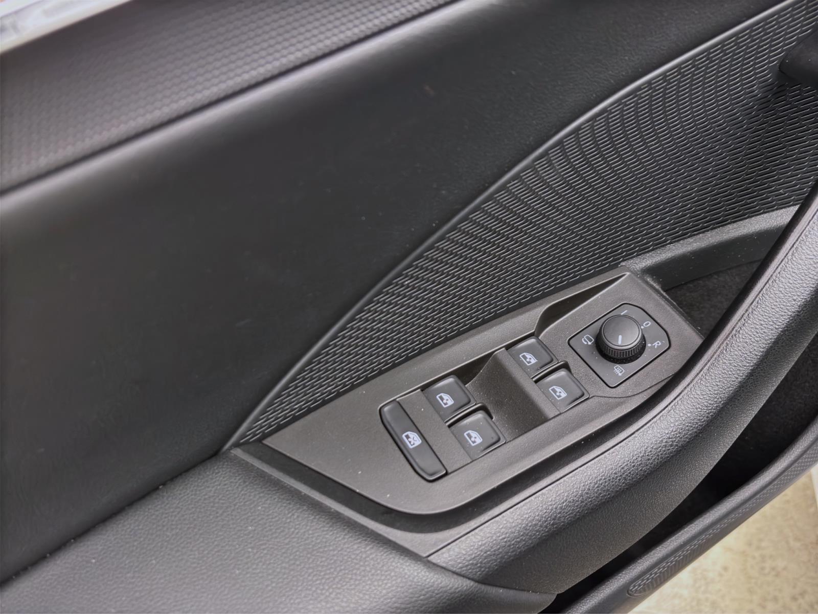 Skoda Octavia Combi 2.0 TDI DSG Style ACC PDC Kamera LED Navi SmartLink Kessy
