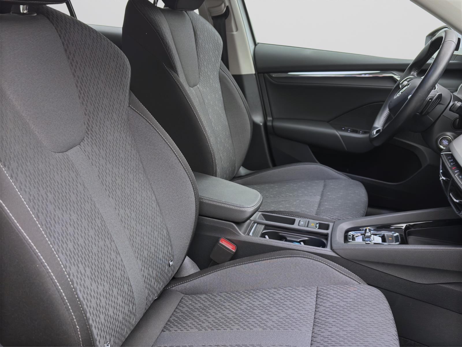 Skoda Octavia Combi 2.0 TDI DSG Style ACC PDC Kamera LED Navi SmartLink Kessy
