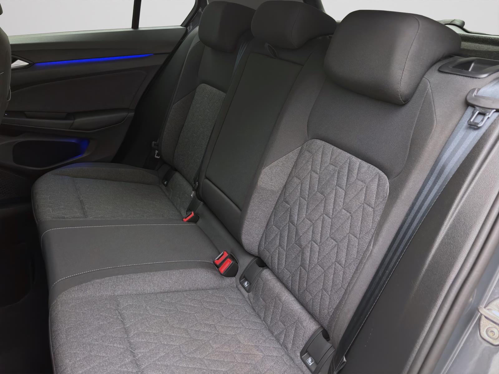 Volkswagen Golf 1.5 TSI MOVE ACC PDC NAVI SITZHZG
