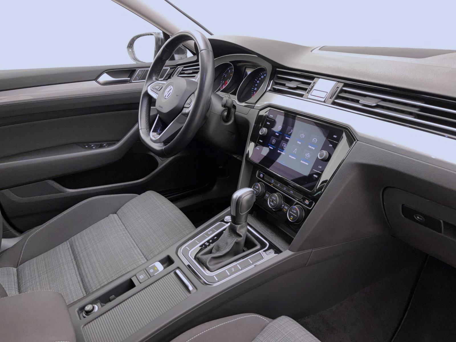 Volkswagen Passat Variant 1.5 TSI DSG Business AHK ACC PDC LED Navi AppConnect