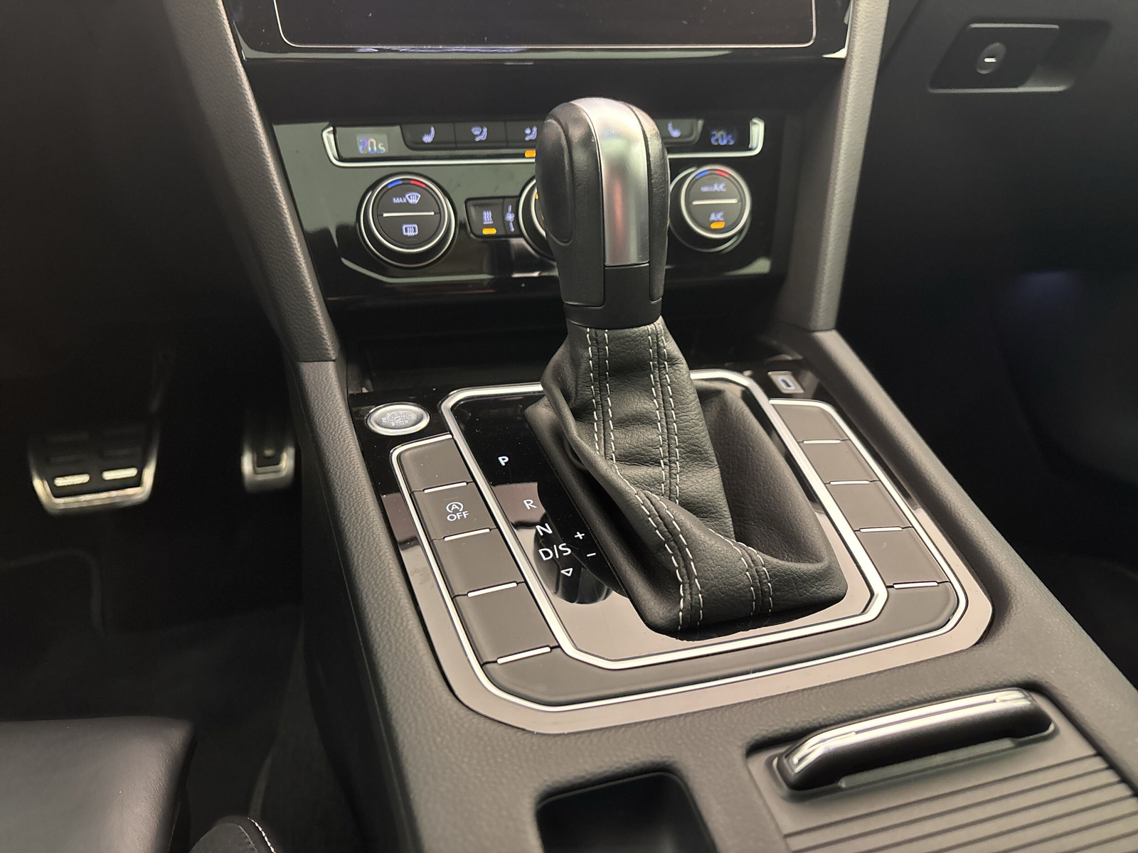 Volkswagen Arteon 2.0 TDI DSG R-LINE STANDHZG PANO ACC