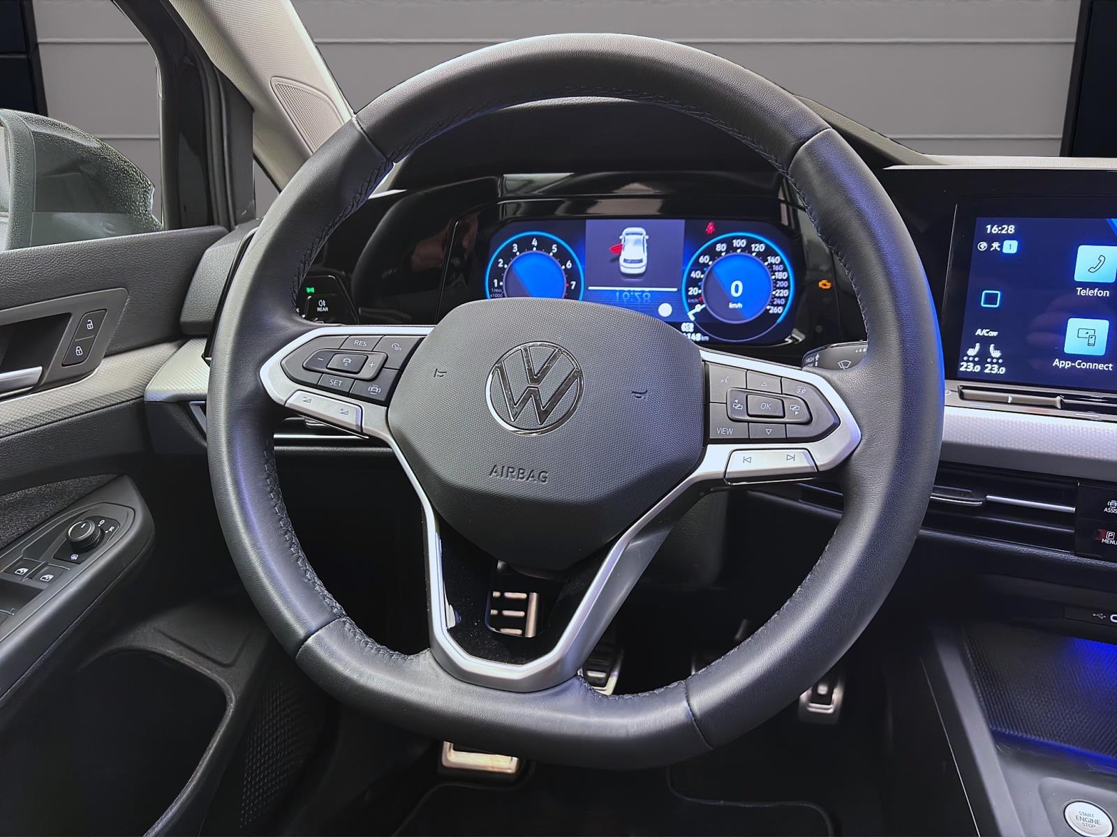 Volkswagen Golf 1.5 TSI MOVE ACC PDC LED NAVI