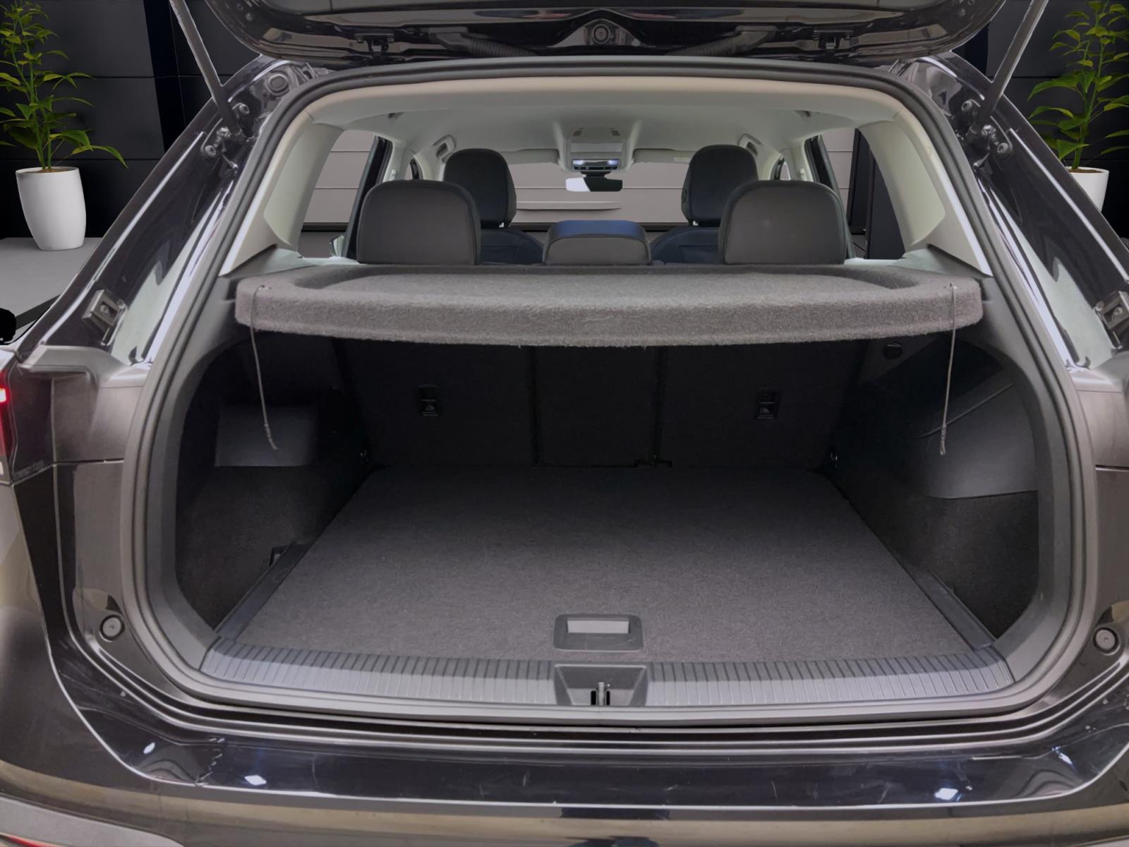 Volkswagen Tiguan 2.0 TDI DSG LIFE AHK NAVI ACC PDC LED