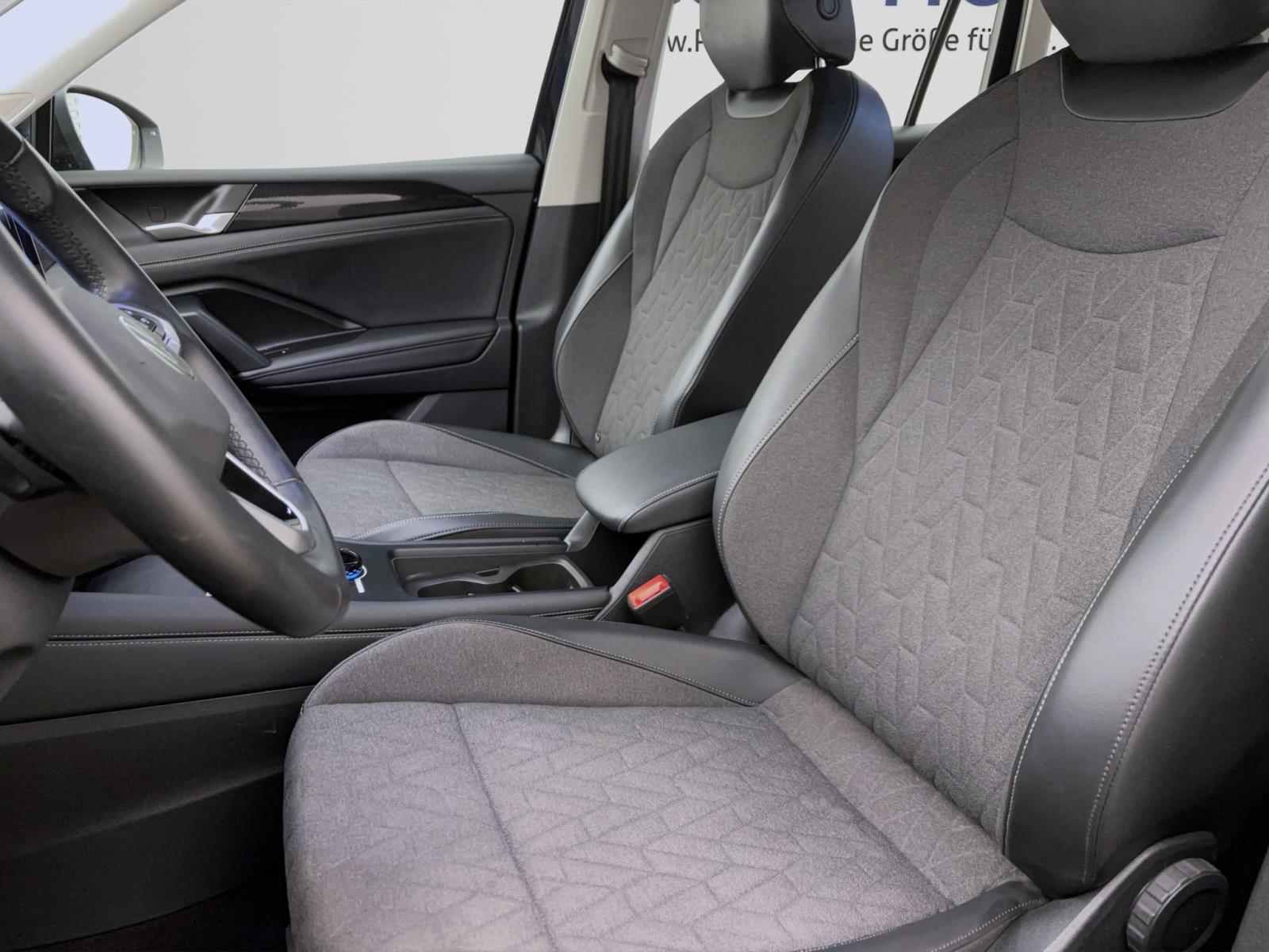 Volkswagen Tiguan 2.0 TDI DSG LIFE AHK NAVI ACC PDC LED