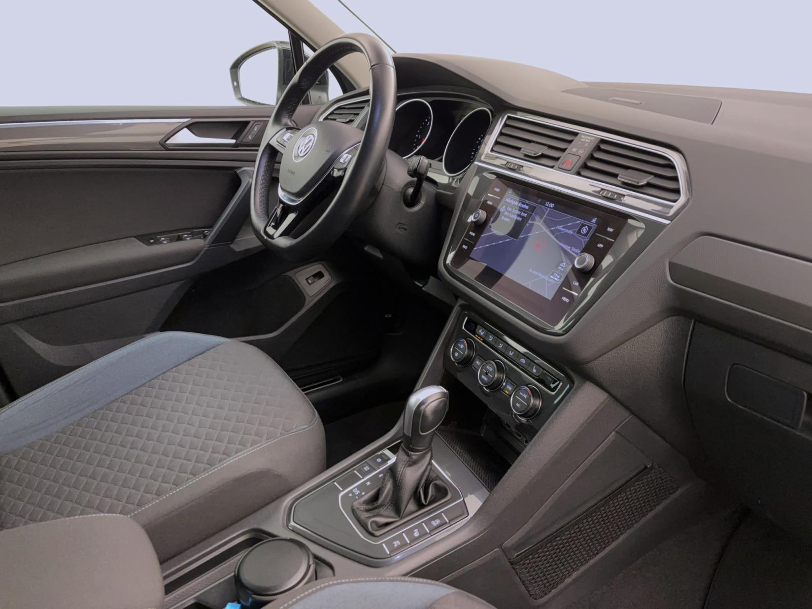 Volkswagen Tiguan 2.0 TDI DSG IQ.Drive AHK ACC Kamera LED Navi HUD Sitzhzg