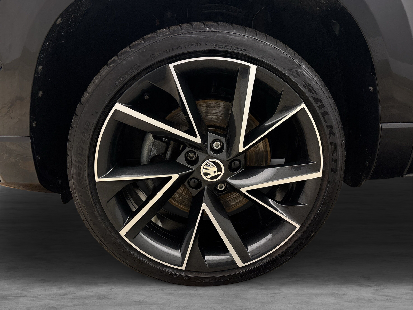 Skoda Karoq 1.5 TSI DSG Sportline ACC PDC Kamera LED Navi Sitzhzg