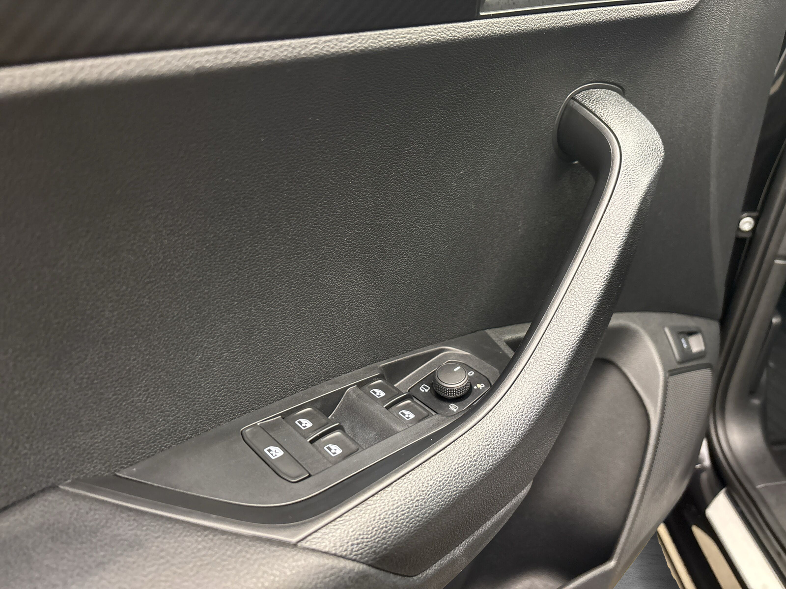 Skoda Karoq 1.5 TSI DSG Sportline ACC PDC Kamera LED Navi Sitzhzg