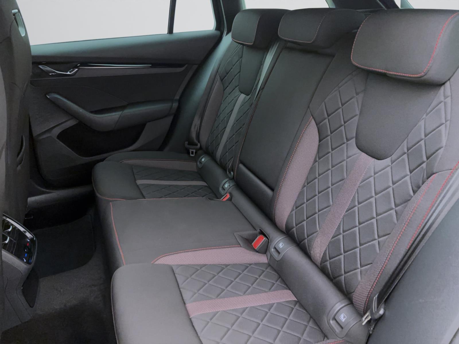 Skoda Octavia Combi iV 1.4 TSI DSG RS PDC LED Navi Sitzhzg HUD Canton