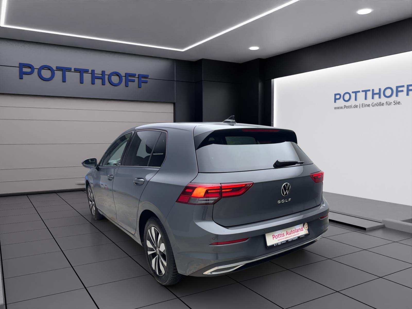 Volkswagen Golf 1.5 TSI MOVE ACC PDC LED NAVI SITZHZG