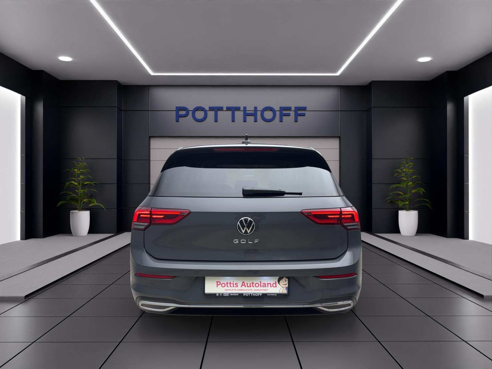 Volkswagen Golf 1.5 TSI MOVE ACC PDC LED NAVI SITZHZG