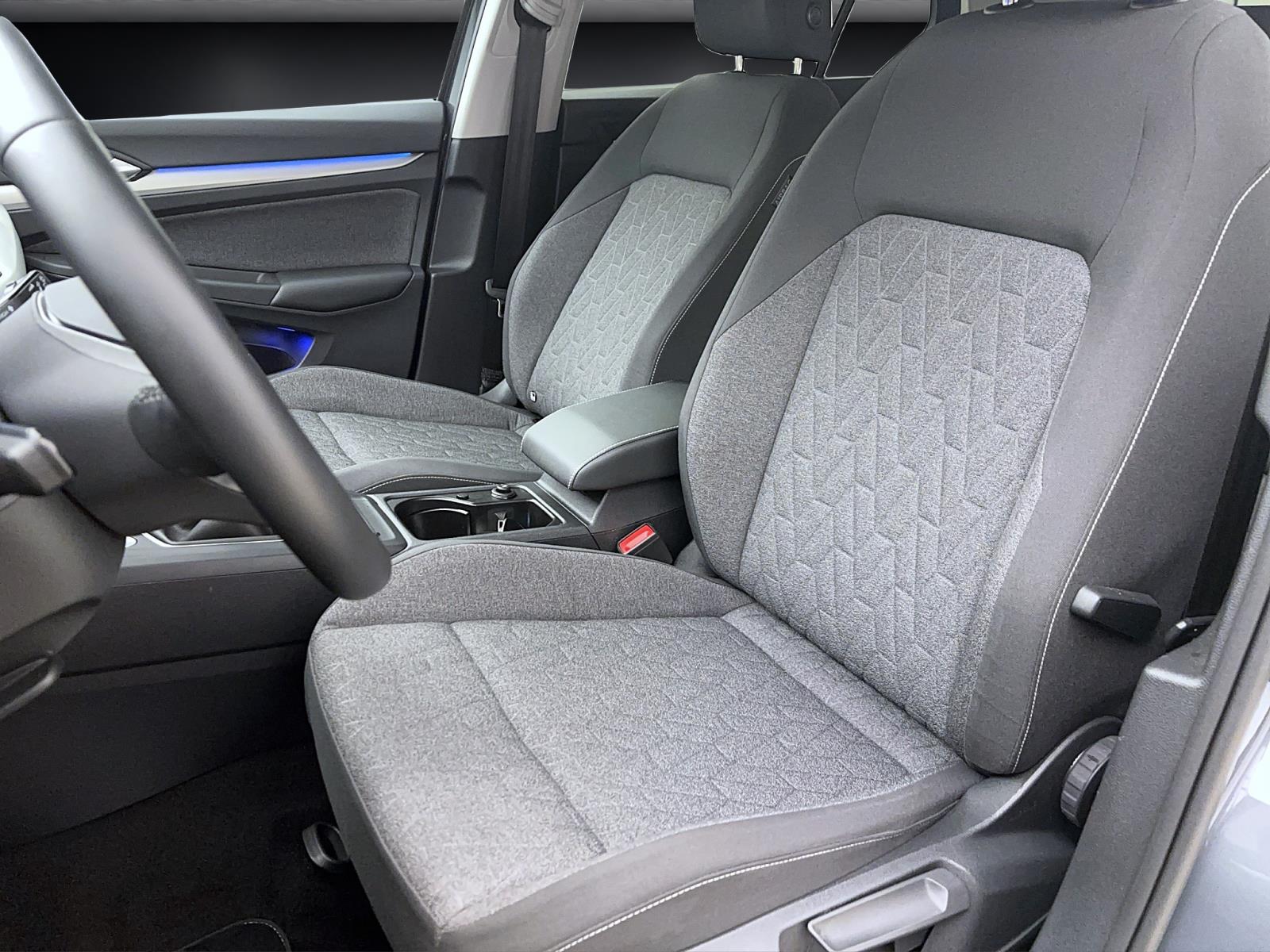 Volkswagen Golf 1.5 TSI MOVE ACC PDC LED NAVI SITZHZG
