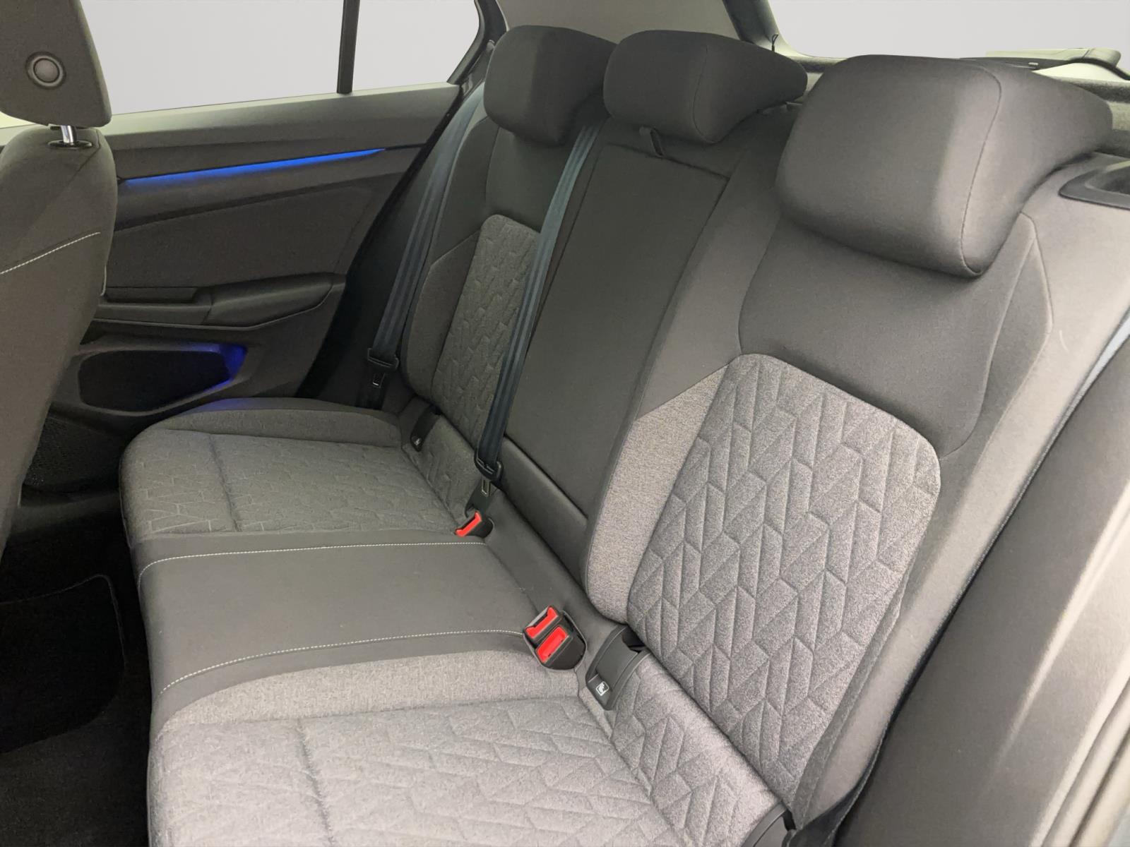 Volkswagen Golf 1.5 TSI MOVE ACC PDC LED NAVI SITZHZG