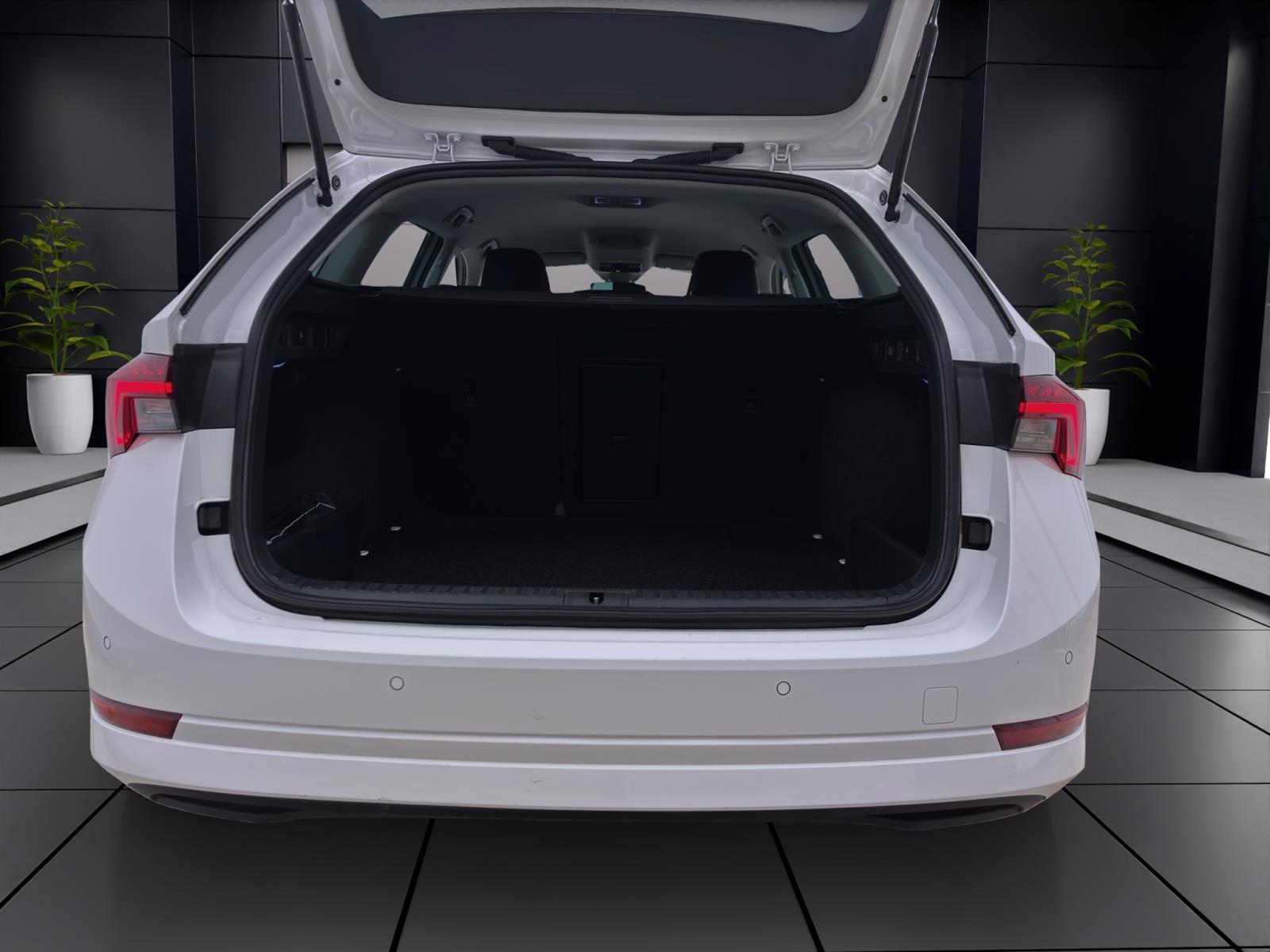 Skoda Octavia Combi 2.0 TDI Style AHK ACC LED Navi Sitzhzg HUD