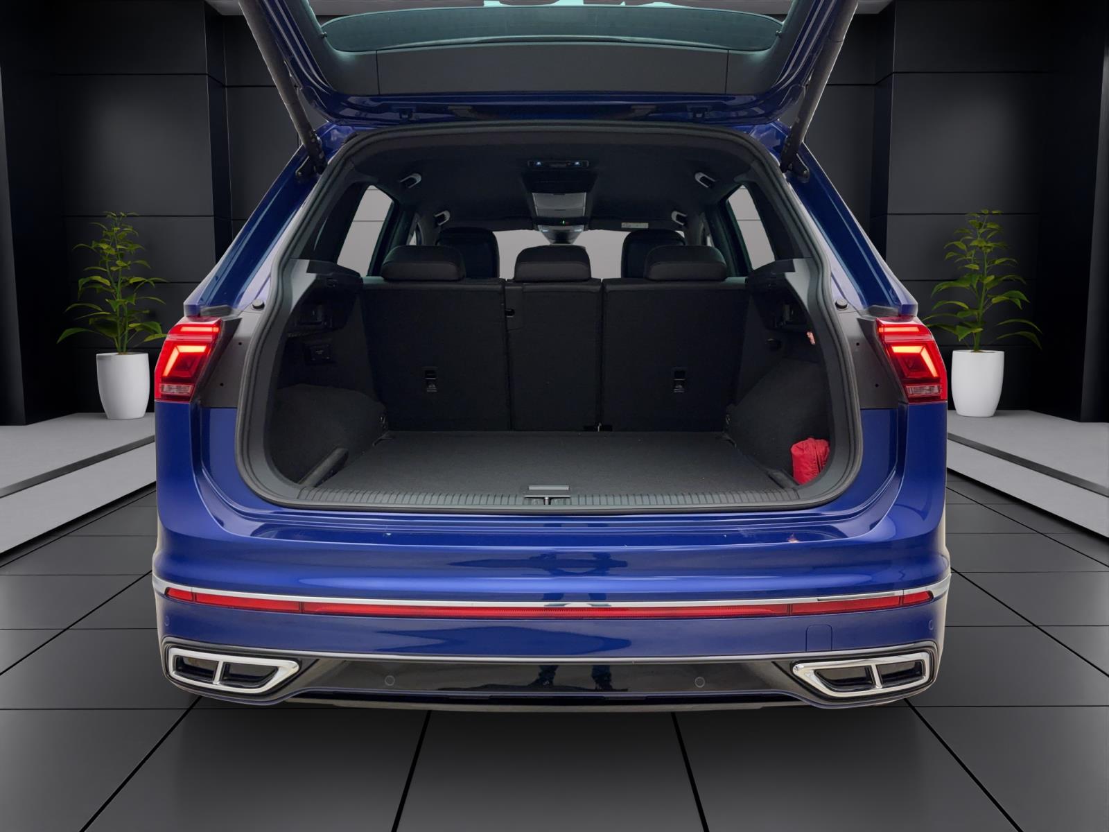 Volkswagen Tiguan 2.0 TDI DSG 4M R-LINE STANDHZG AHK NAVI ACC