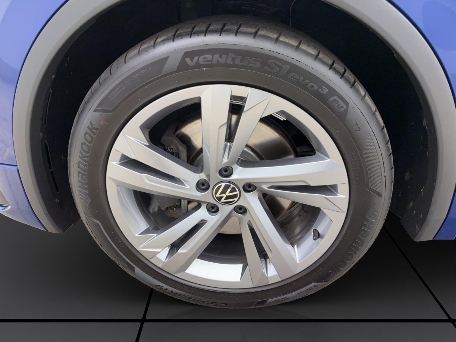 Volkswagen Tiguan 2.0 TDI DSG 4M R-LINE STANDHZG AHK NAVI ACC
