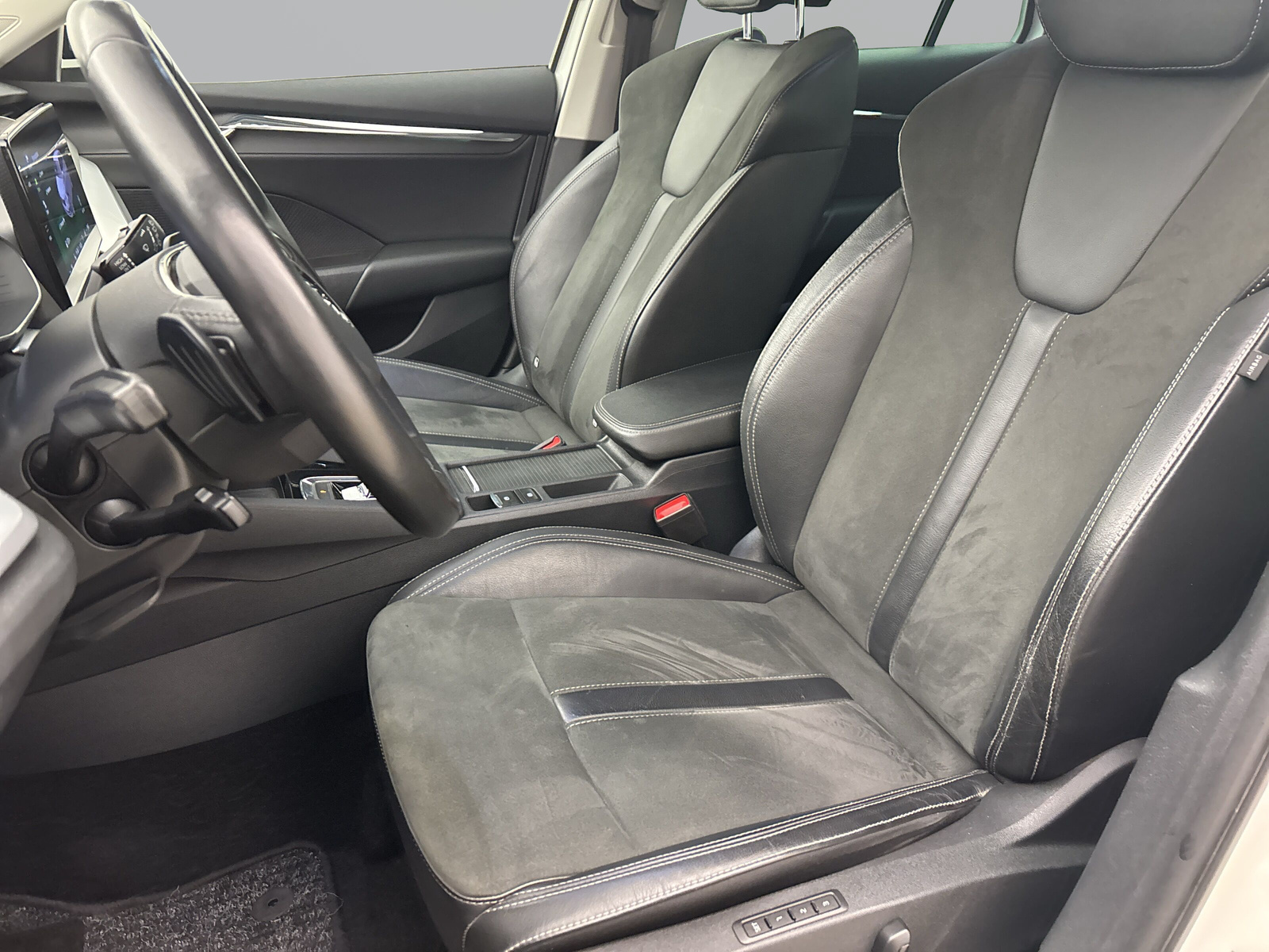 Skoda Octavia Combi 2.0 TDI DSG First Edition ACC PDC Matrix Navi Sitzhzg