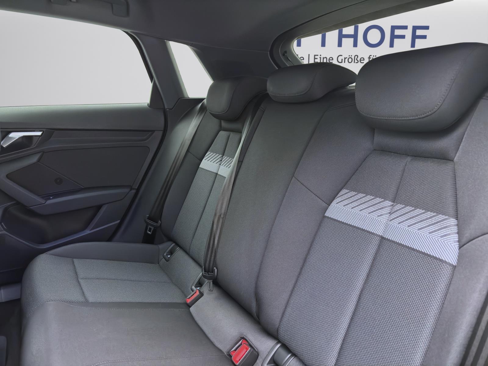 Audi A3 Sportback 30 TDI advanced Black AHK ACC ParkAssist Navi Sitzhzg