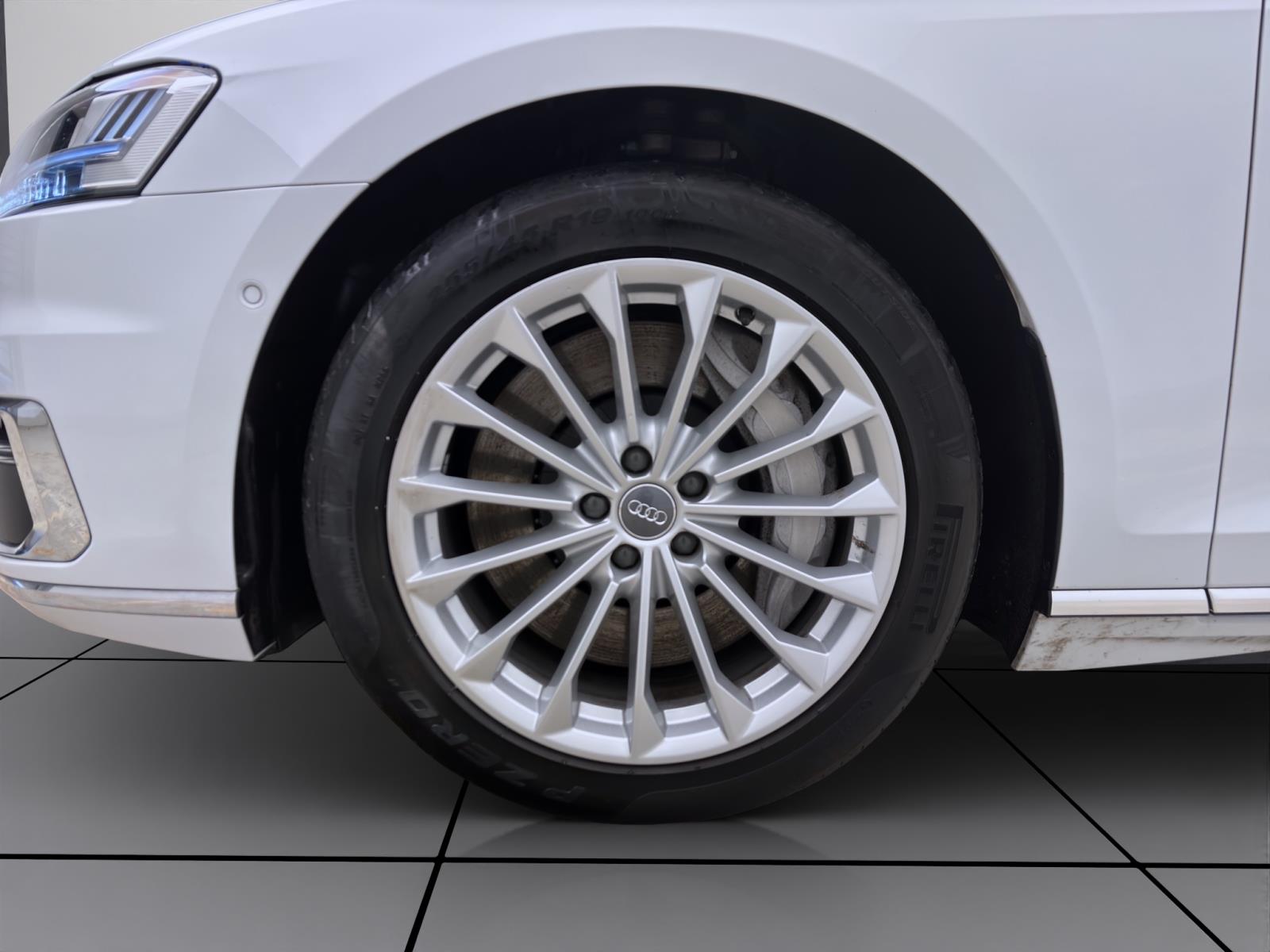 Audi A8 60 TDI Q STANDHZG PANO AHK MATRIX Navi+