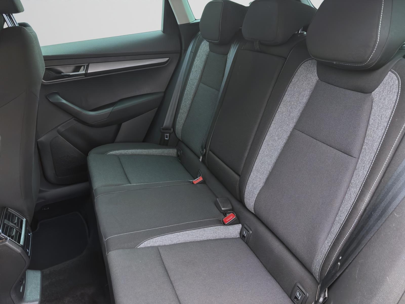 Skoda Karoq 1.6 TDI DSG Drive 125 Standhzg ACC PDC Kamera LED Navi