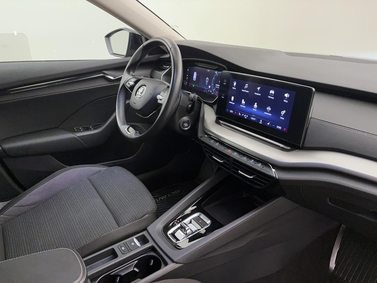 Skoda Octavia Combi 2.0 TDI DSG AMBITION NAVI ACC LED SITZHZG