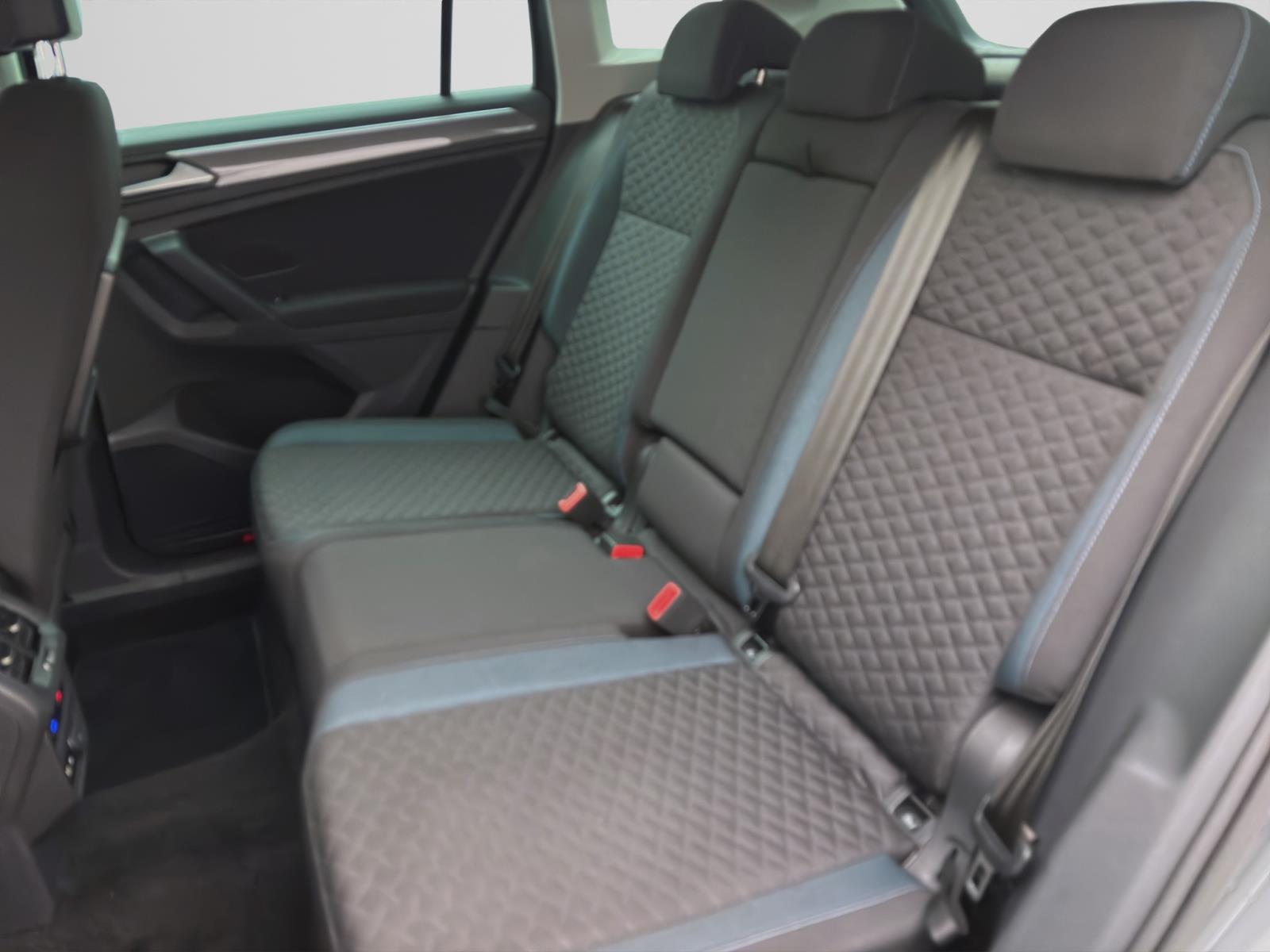 Volkswagen Tiguan 1.5 TSI IQ.DRIVE ACC PDC LED SITZHZG