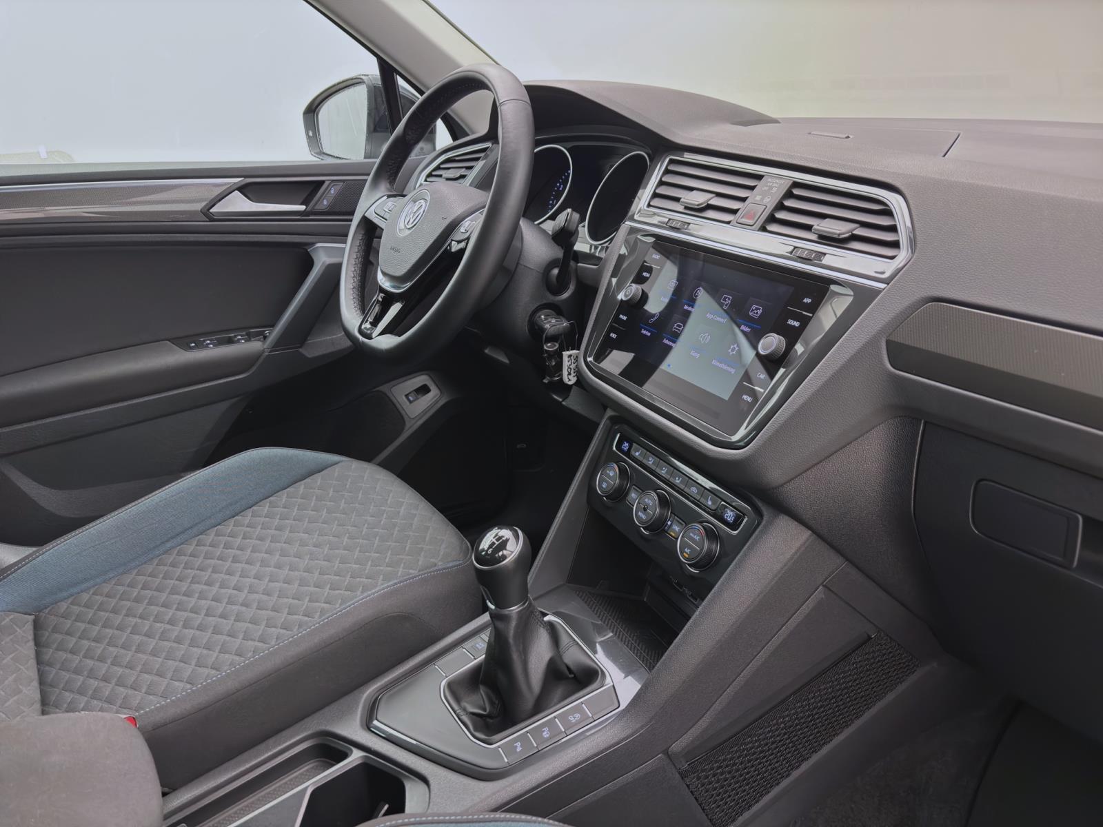 Volkswagen Tiguan 1.5 TSI IQ.DRIVE ACC PDC LED SITZHZG
