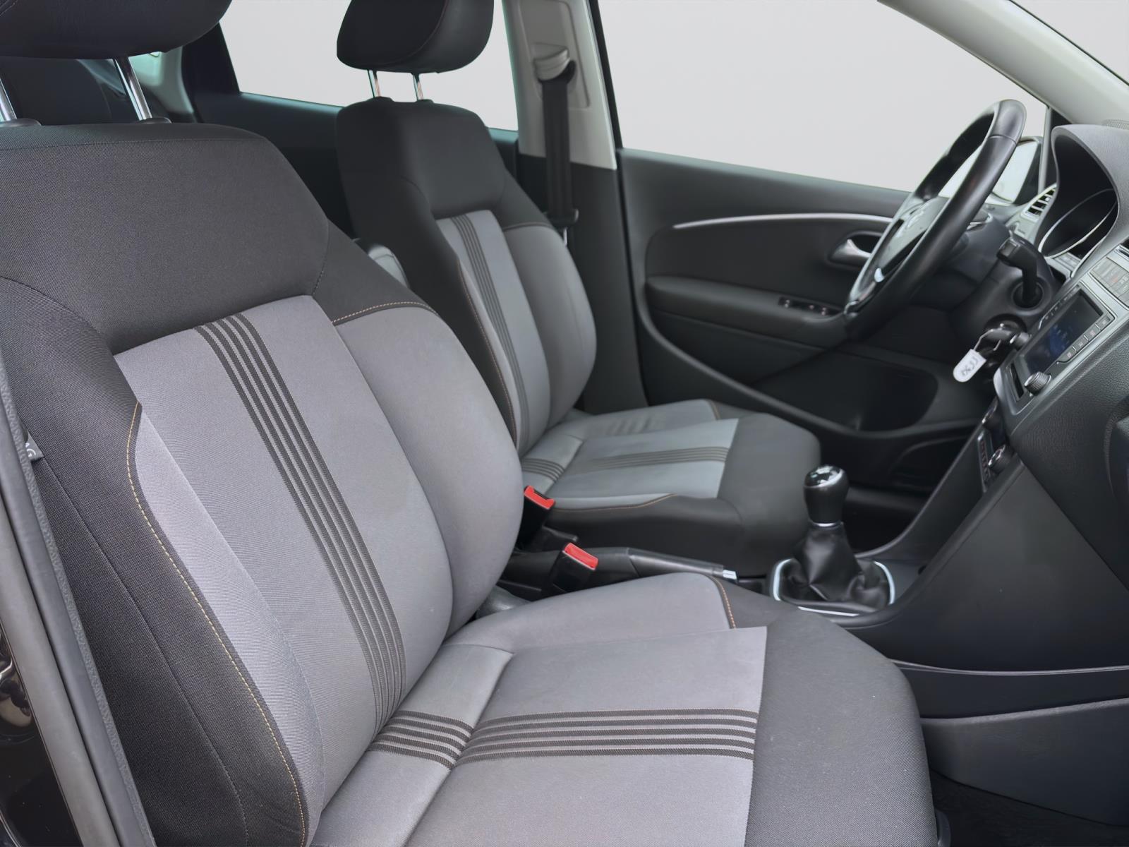 Volkswagen Polo 1.2 TSI Allstar PDC Navi Sitzhzg Climatronic