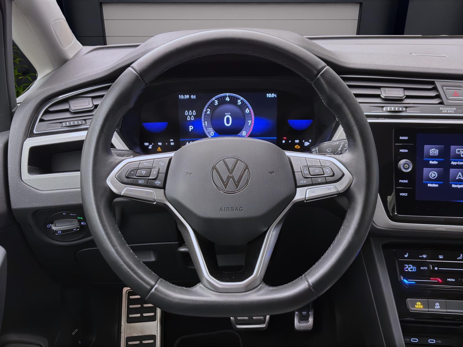 Volkswagen Touran 1.5 TSI DSG MOVE STANDHZG NAVI ACC PDC