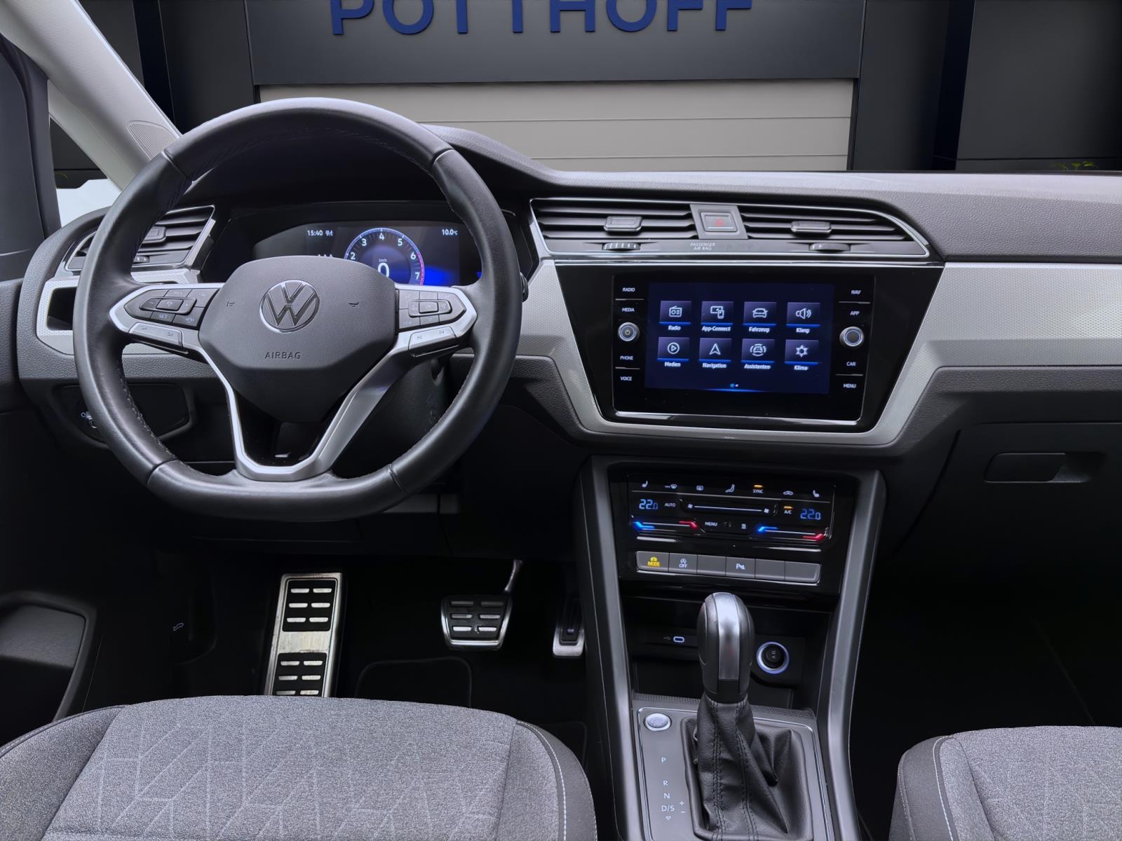 Volkswagen Touran 1.5 TSI DSG MOVE STANDHZG NAVI ACC PDC
