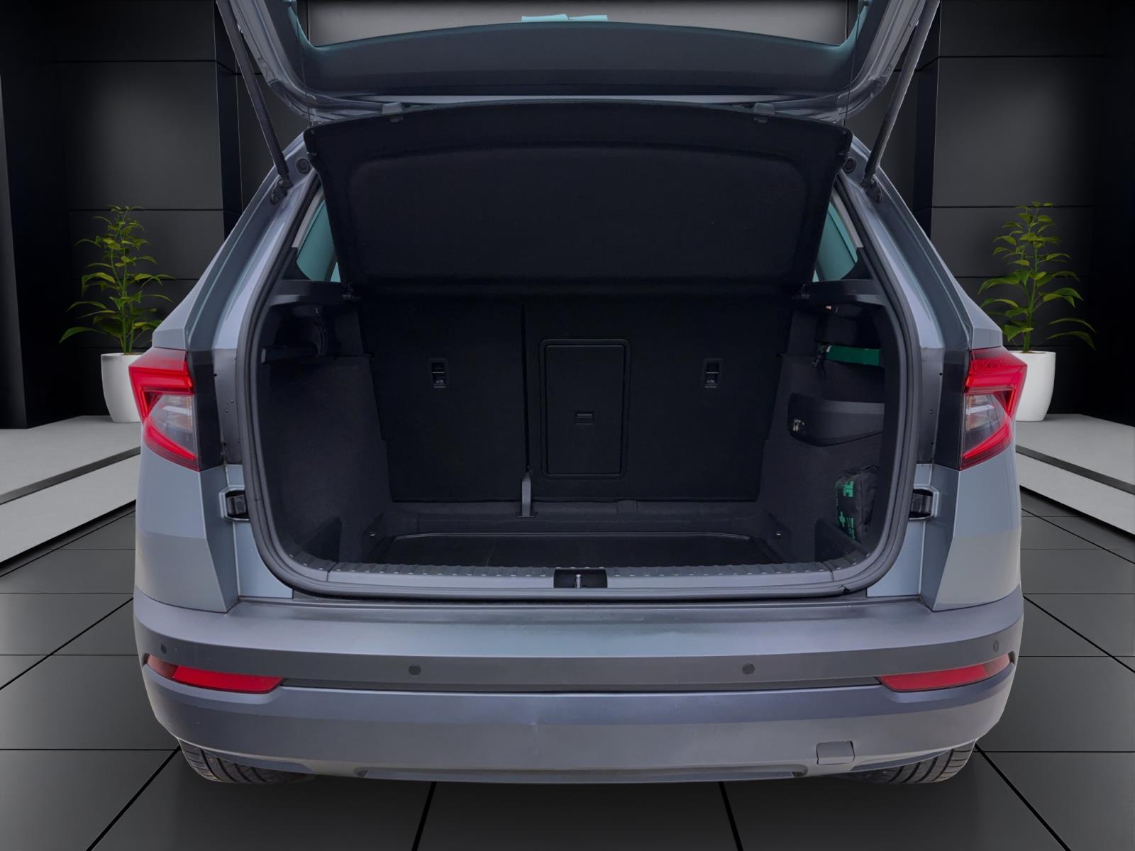 Skoda Karoq 2.0 TDI DSG STYLE AHK NAVI ACC PDC SITZHZG