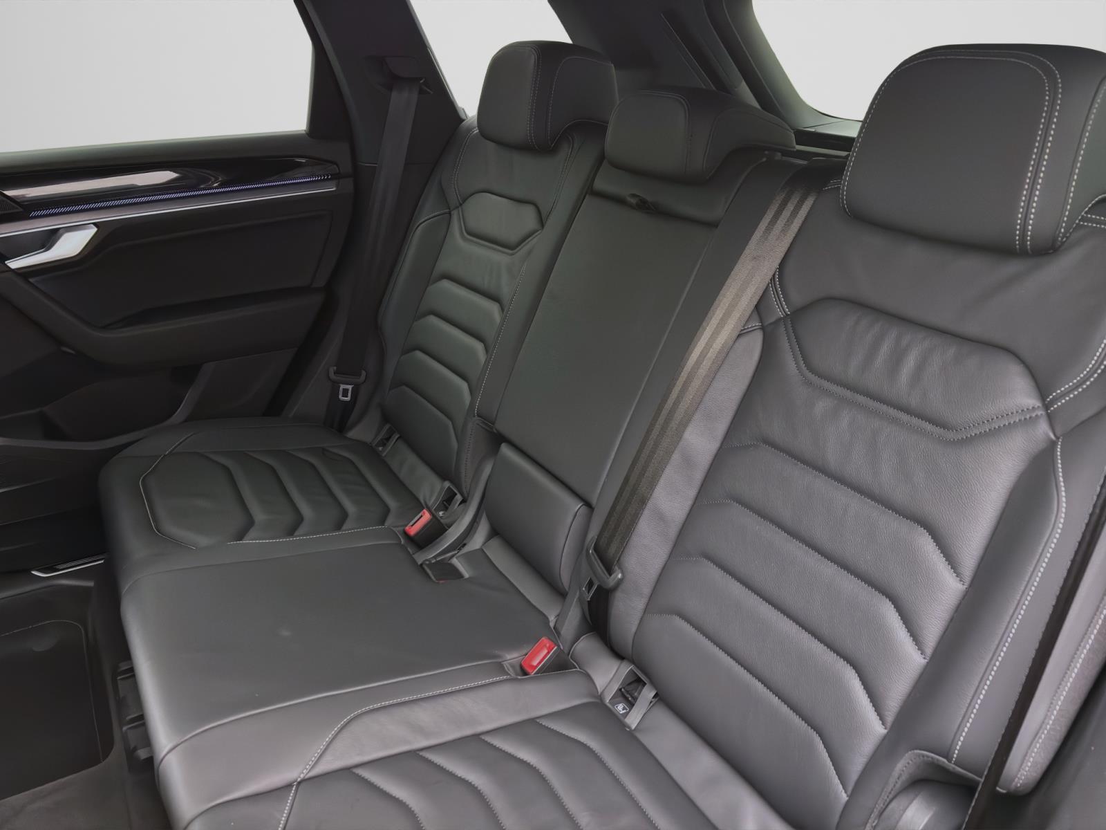 Volkswagen Touareg 3.0 TDI V6 Tiptronic 4M R-LINE LUFT AHK ACC IQ.LIGHT