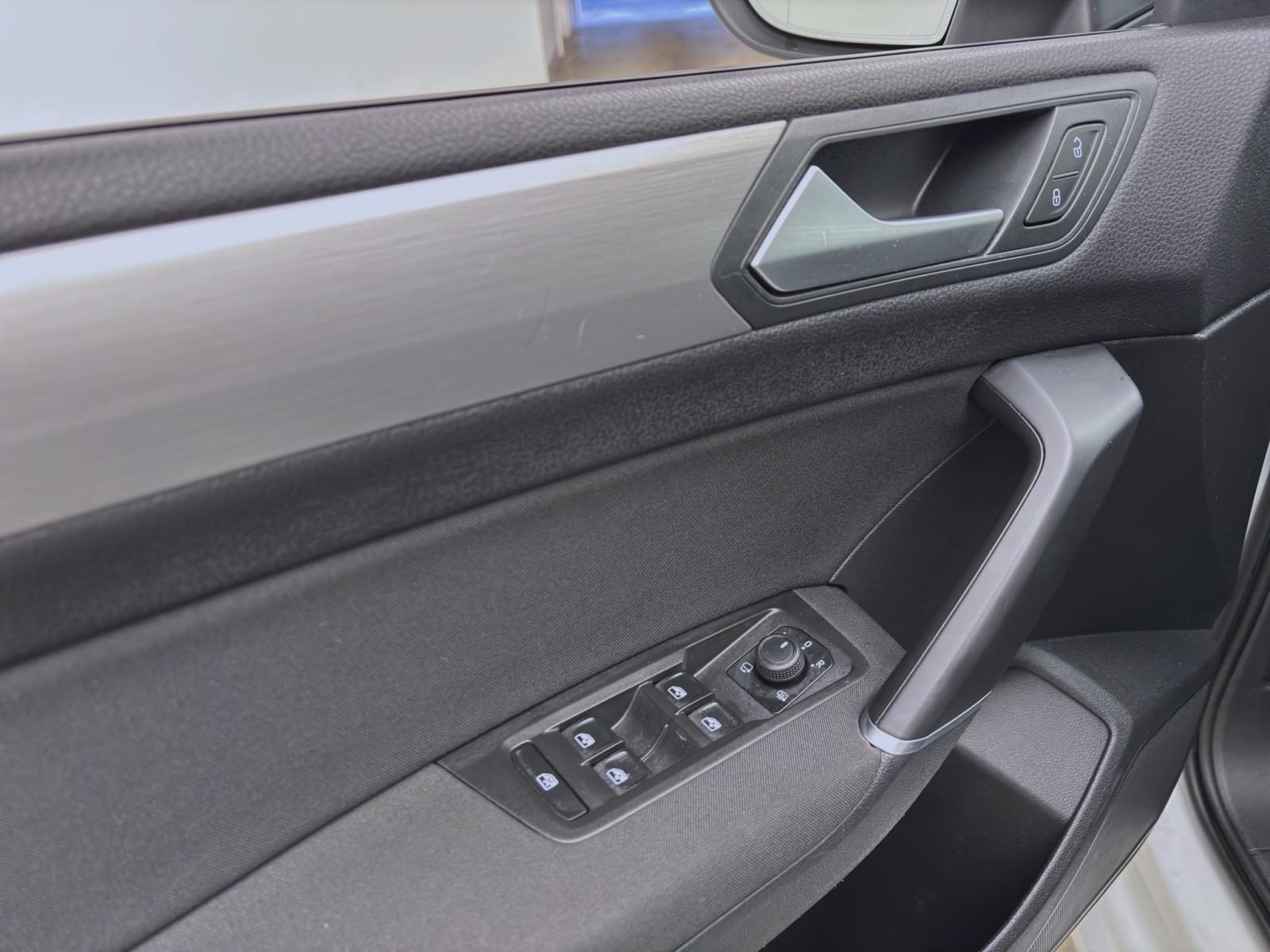 Volkswagen Touran 2.0 TDI DSG Comfortline ACC PDC Navi Sitzhzg DAB+