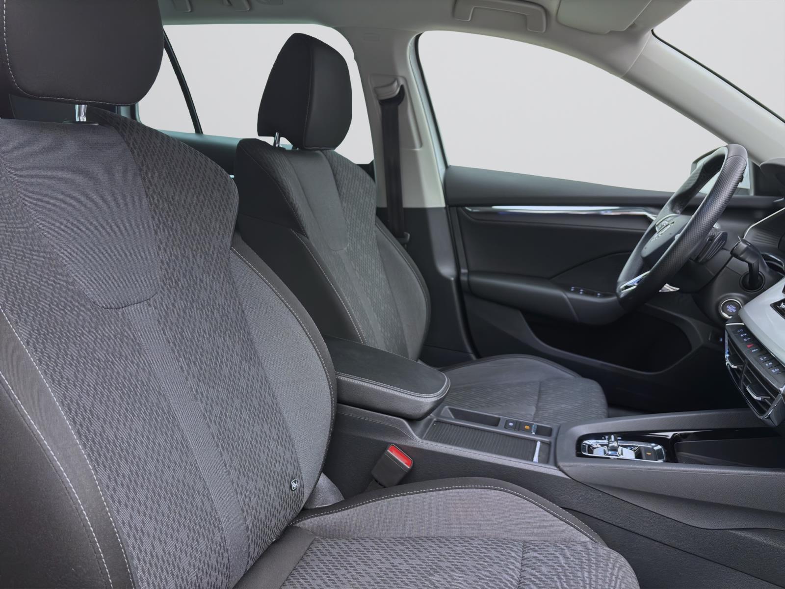Skoda Octavia Combi 2.0 TDI DSG FIRST EDITION NAVI ACC LED HuD