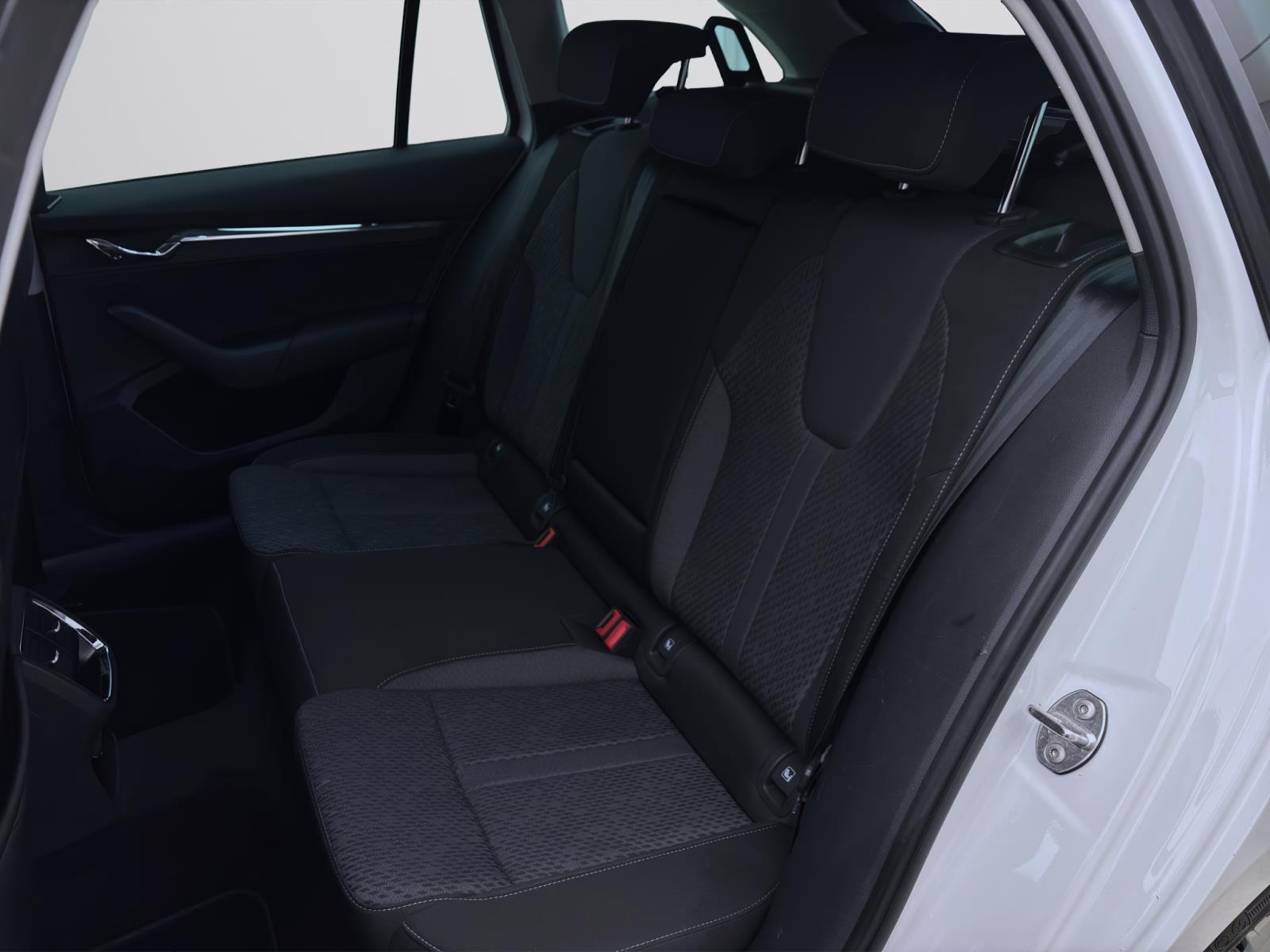 Skoda Octavia Combi 2.0 TDI DSG STYLE AHK NAVI MATRIX ACC