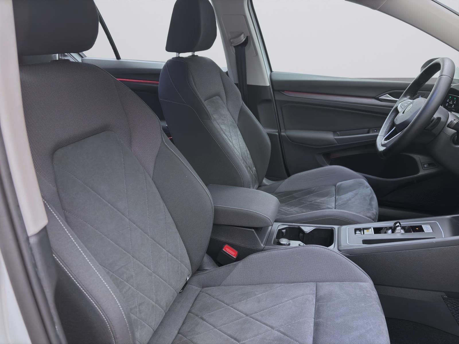 Volkswagen Golf 1.4 TSI eHybrid DSG STYLE ACC PDC LED+ NAVI