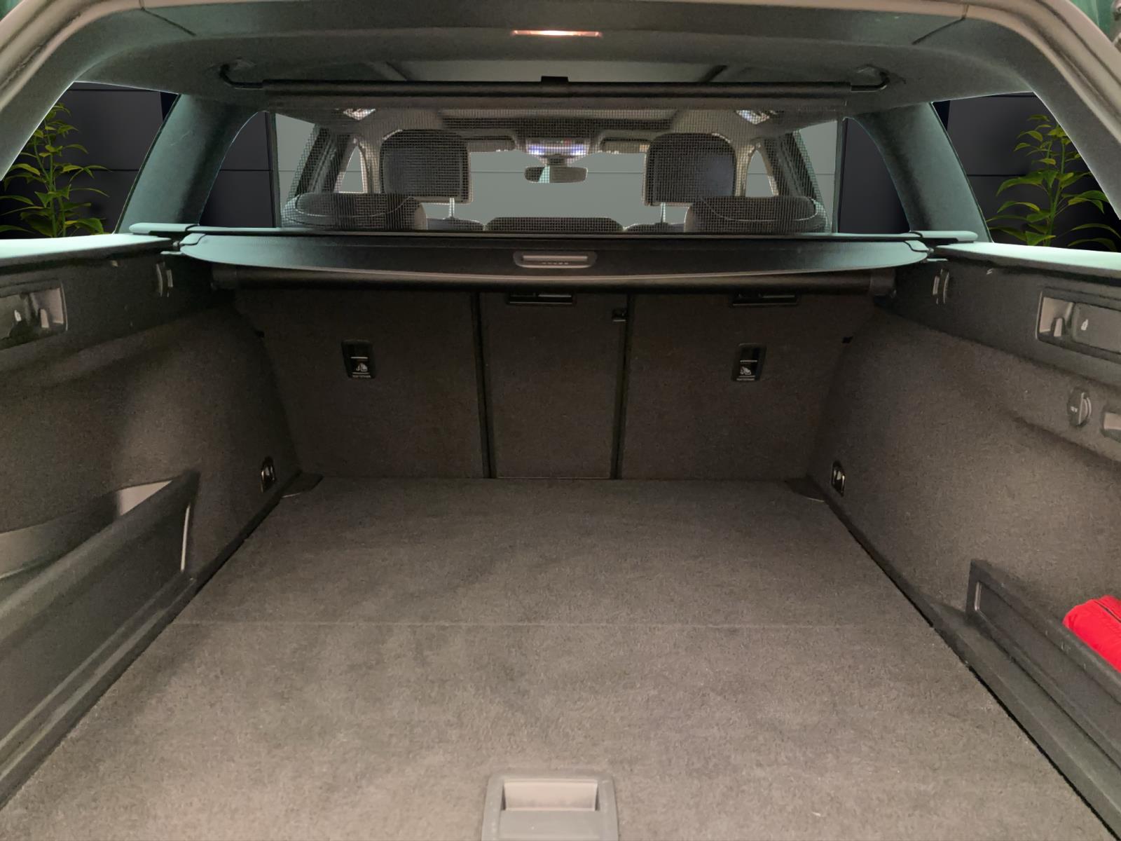 Volkswagen Passat Variant 2.0 TDI DSG Alltrack 4Motion Standhzg Pano AHK PDC Kamera IQ.Light