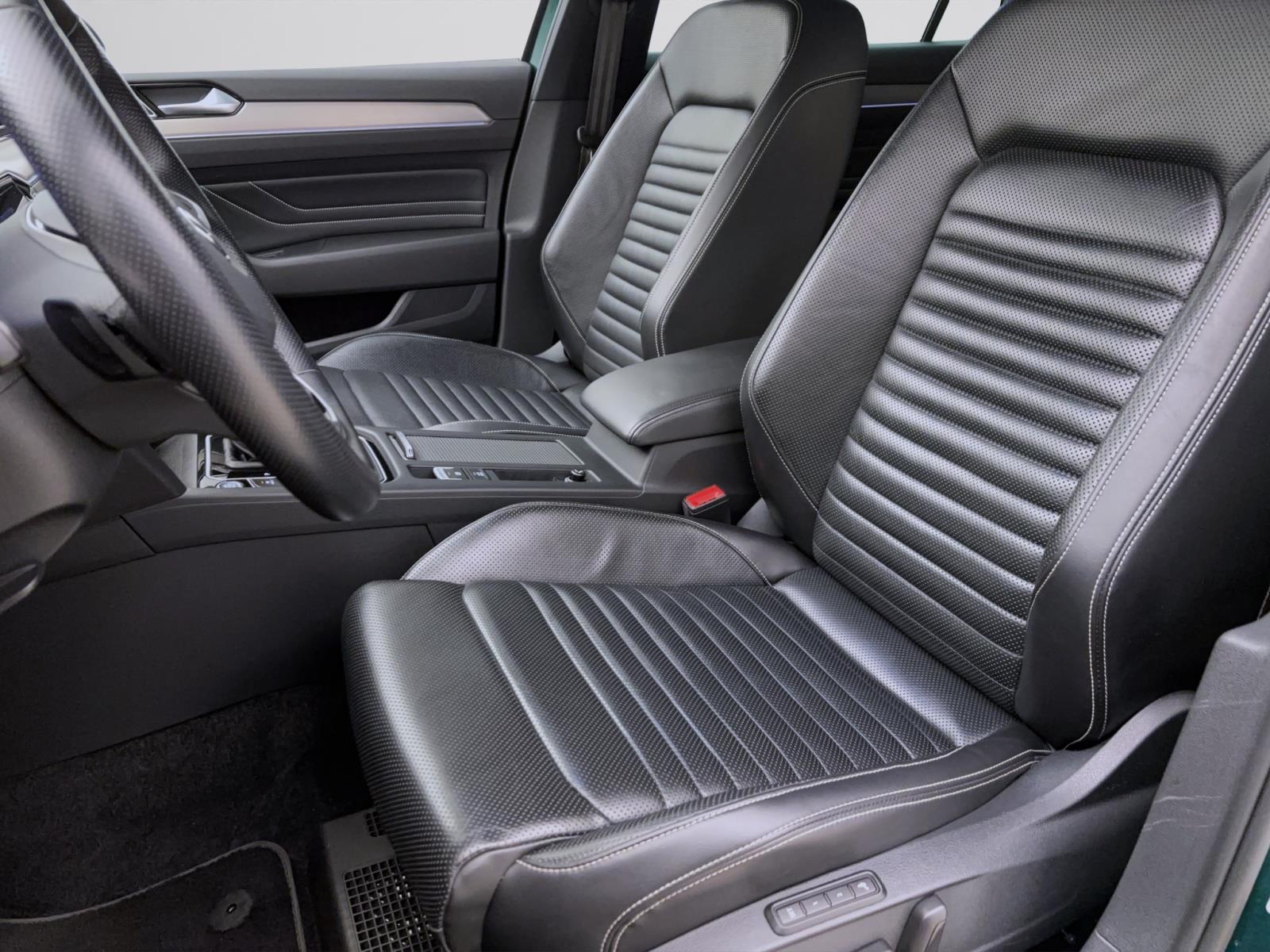 Volkswagen Passat Variant 2.0 TDI DSG Alltrack 4Motion Standhzg Pano AHK PDC Kamera IQ.Light