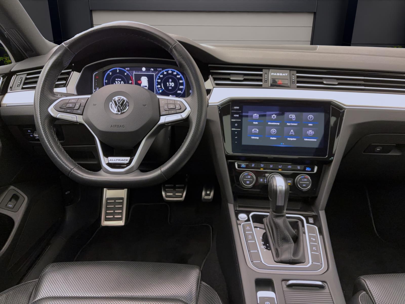 Volkswagen Passat Variant 2.0 TDI DSG Alltrack 4Motion Standhzg Pano AHK PDC Kamera IQ.Light