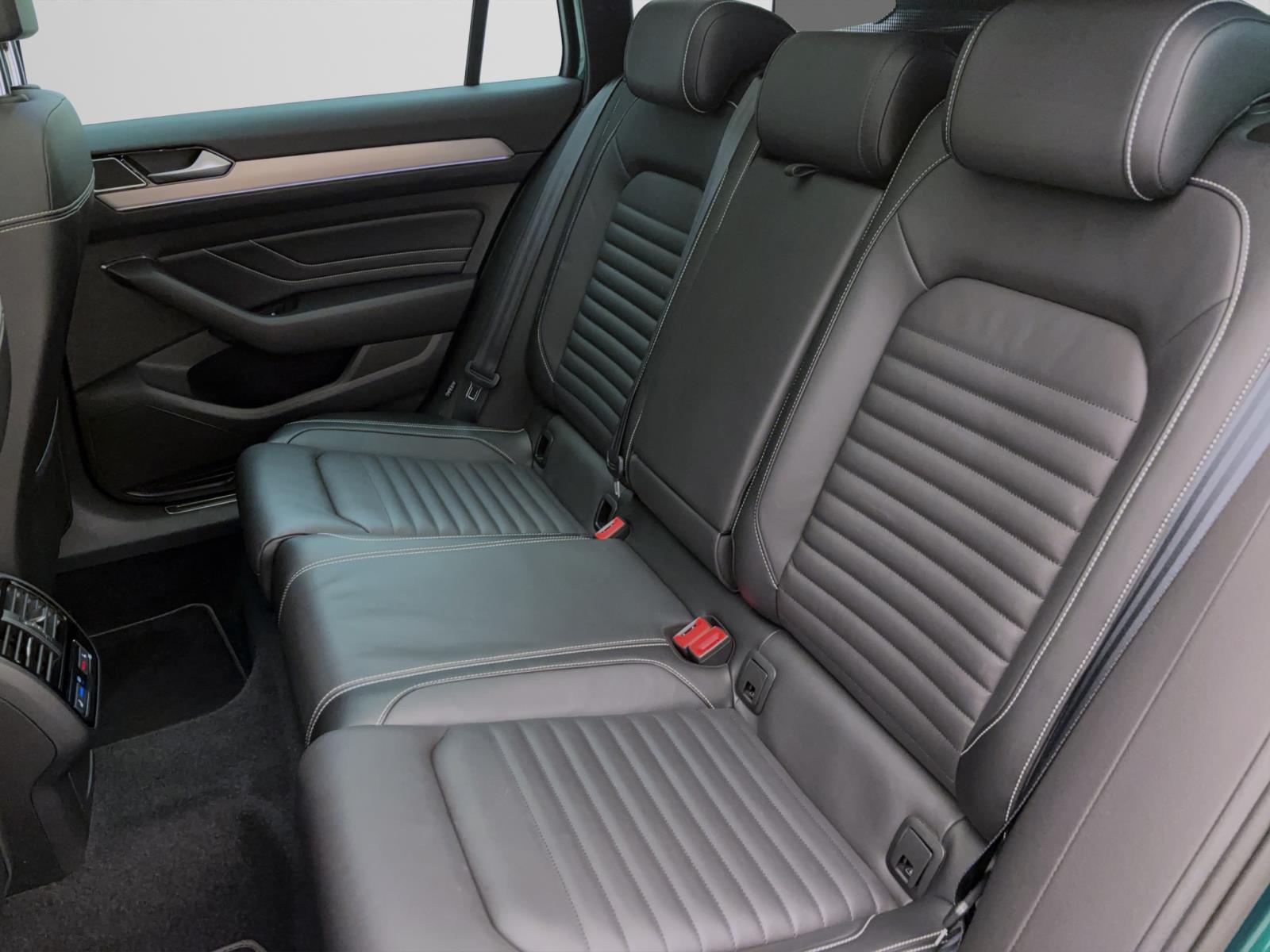 Volkswagen Passat Variant 2.0 TDI DSG Alltrack 4Motion Standhzg Pano AHK PDC Kamera IQ.Light