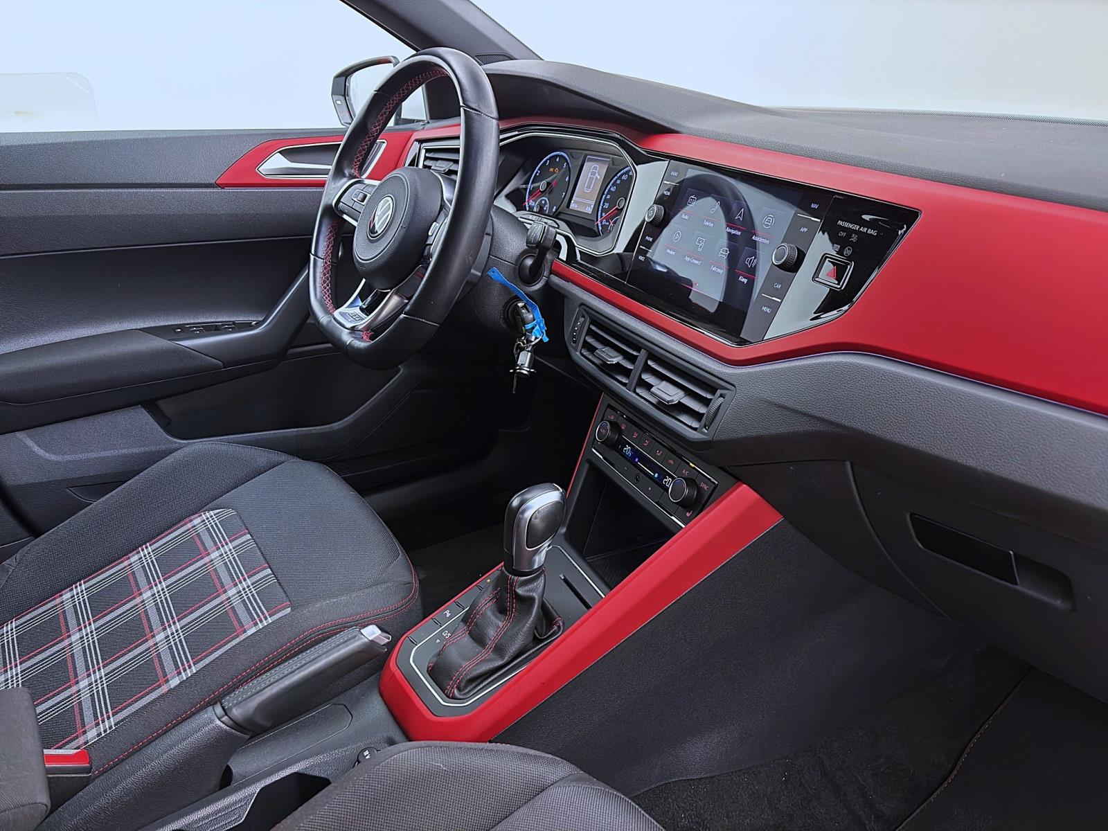 Volkswagen Polo 2.0 TSI DSG GTI ACC PDC Sitzhzg Climatronic DAB+
